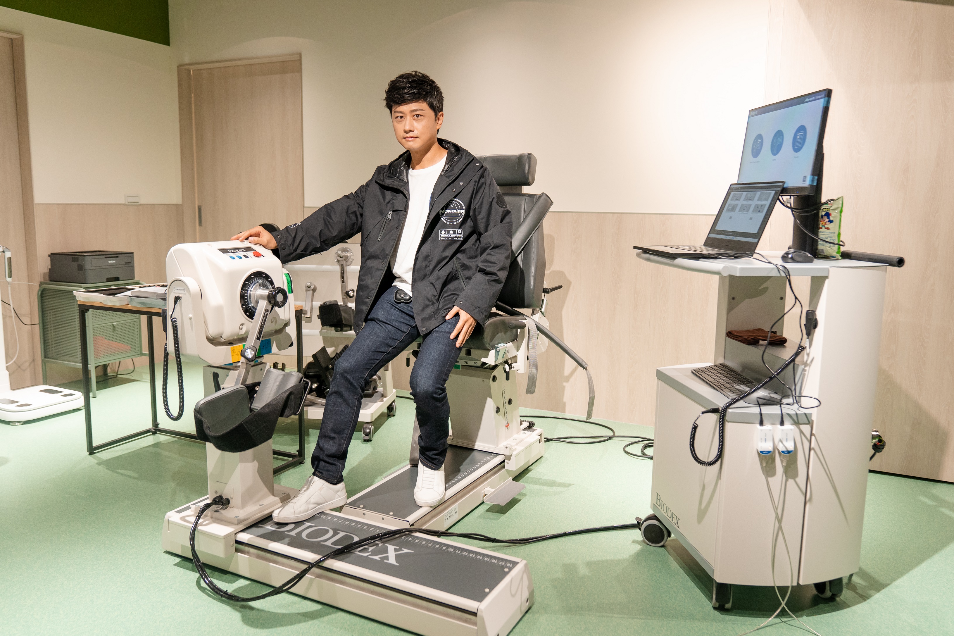 B.A.D團員之一DANNY黃丹尼，最近成為運動醫學中心CEO。（秀傳運動中心提供）