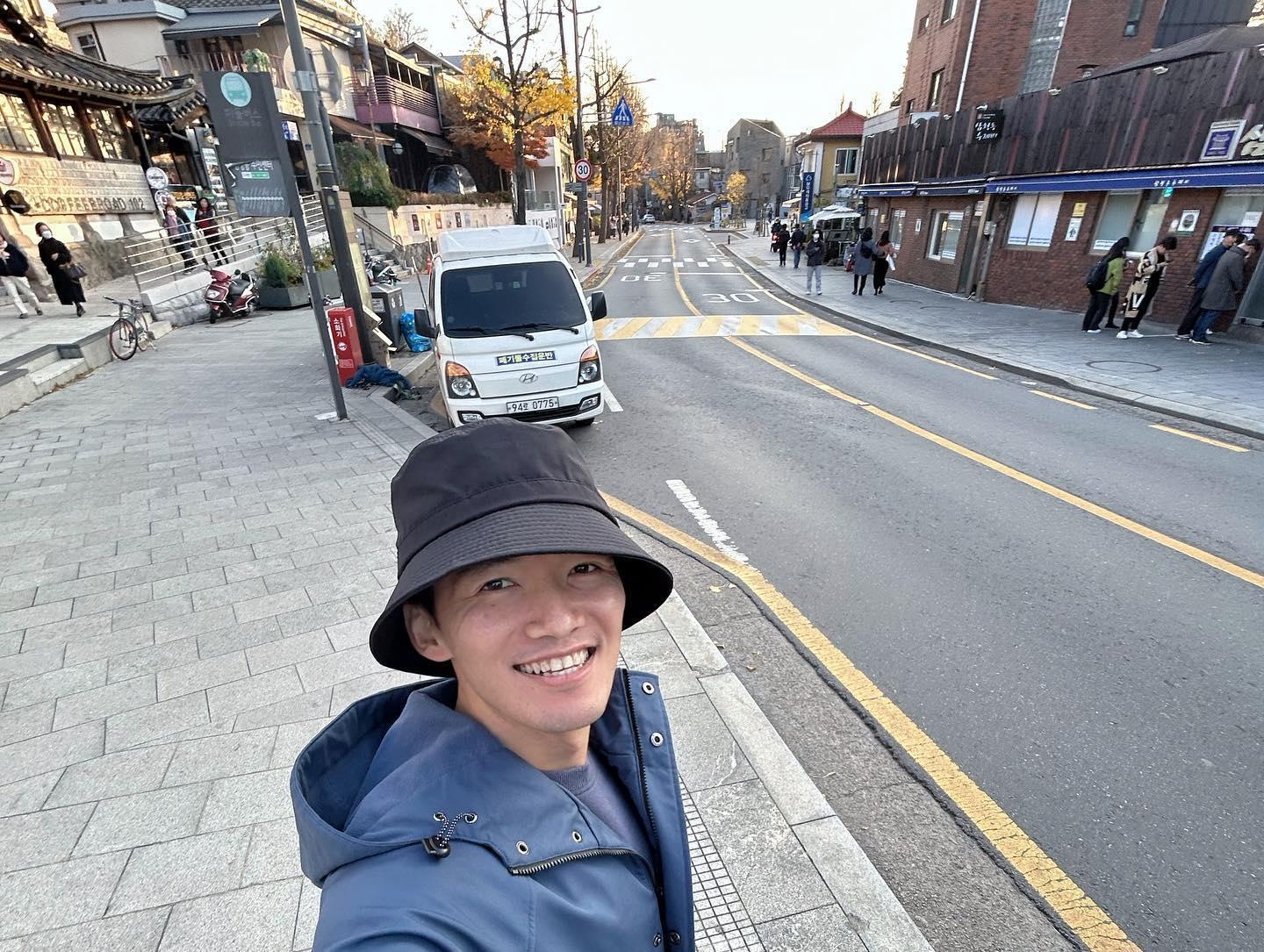 台南Josh最近出國到南韓自由行，結果台積電近期不斷反彈上漲。（翻攝自台南Josh臉書）