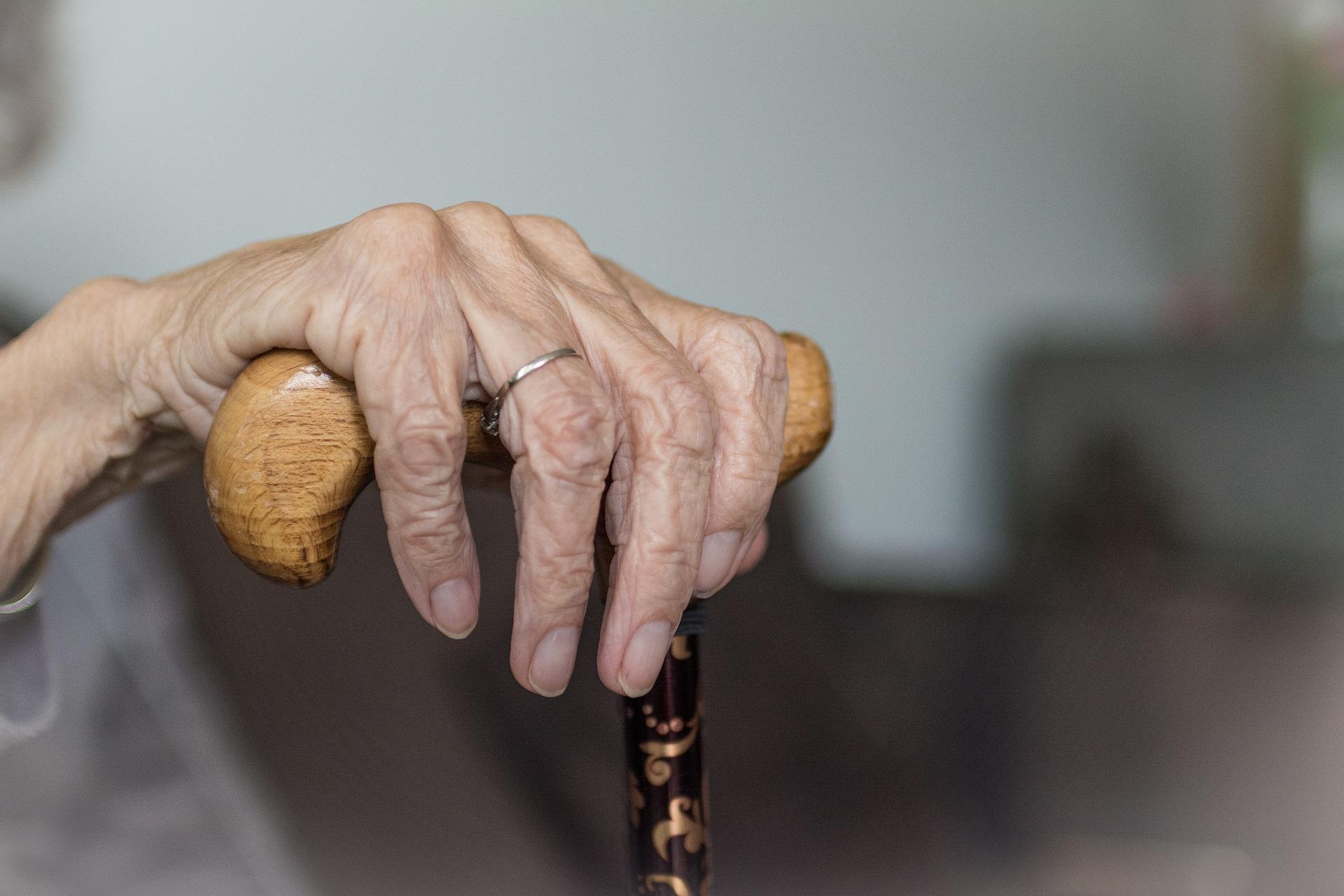 日本一名86歲的婦人陳屍家中,與其同住的兒子伴屍長達1年。(示意圖,翻攝自pixabay)