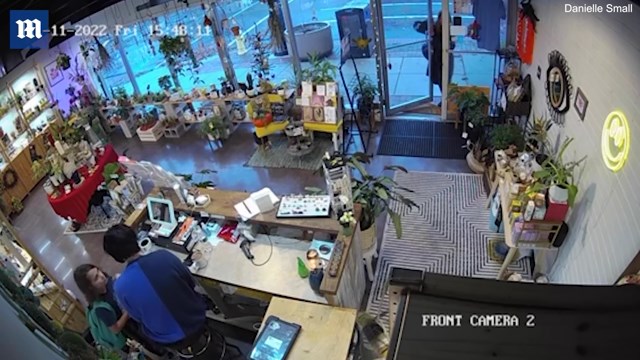 被怪人跟蹤怎麼辦?10歲男童反應太機智,用一招成功甩人。(翻自畫面)