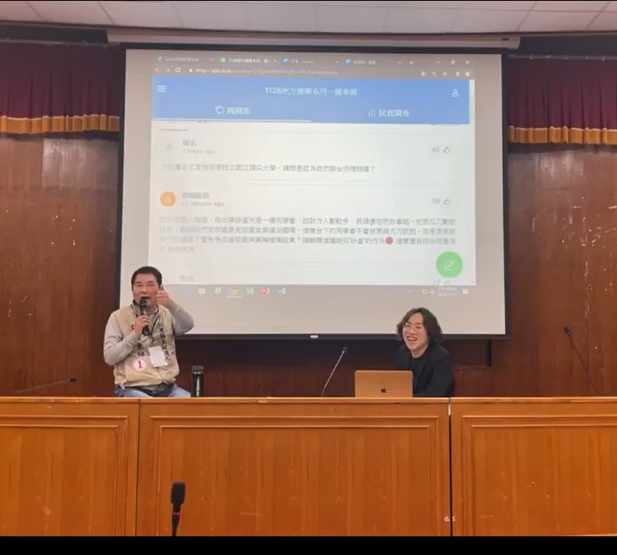 鍾東錦面對學生提問黑歷史，以自嘲方式引來笑聲不斷。（翻攝自聯合大學學生會臉書）
