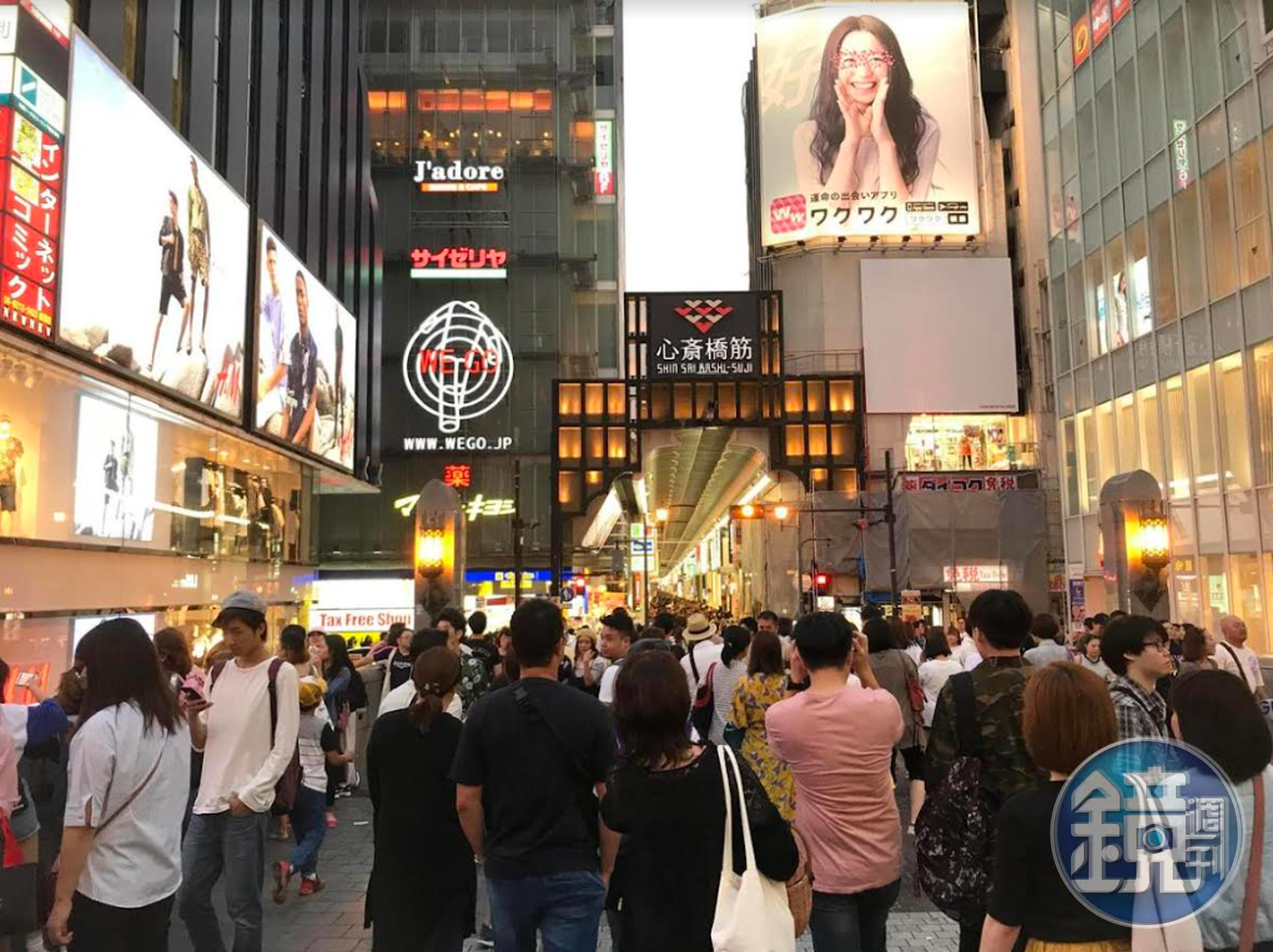 7名中國籍遊客到日本狂砸77億日圓狂買名牌，遭日本國稅局盯上要求補稅後逃跑。