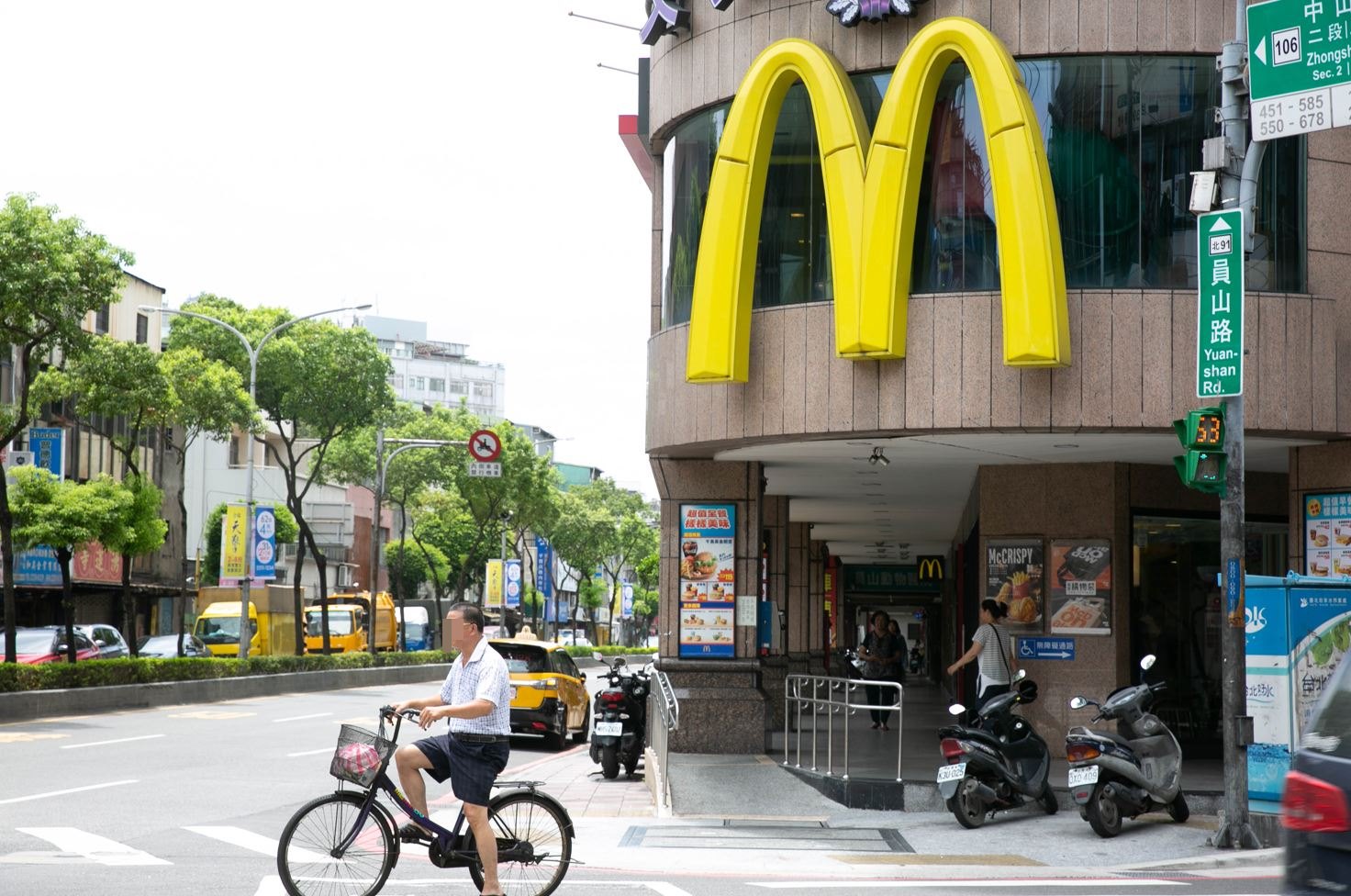 麥當勞宣布加薪。（本刊資料照）