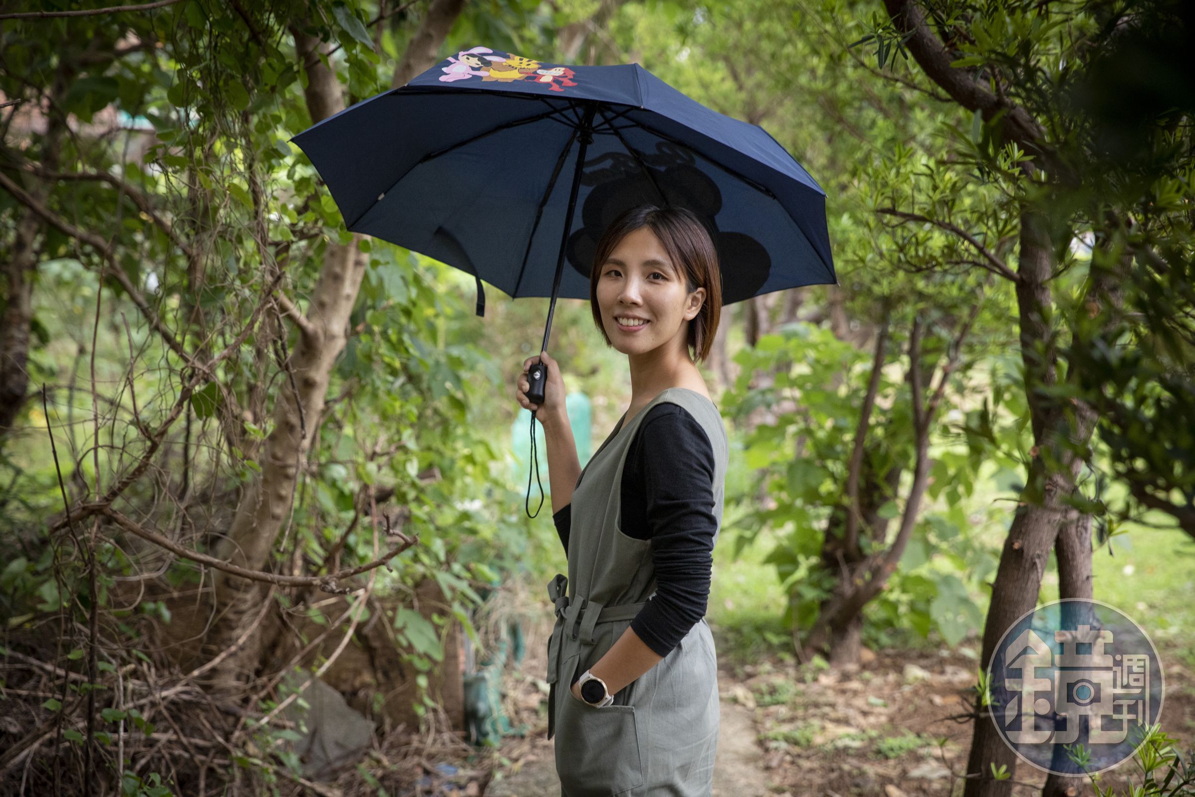 朱妍安希望自己能成為一把傘，透過隙光精神這個目前非營利、志工性質的關懷社群，陪同自殺者遺族一起走過悲傷的雨季。  