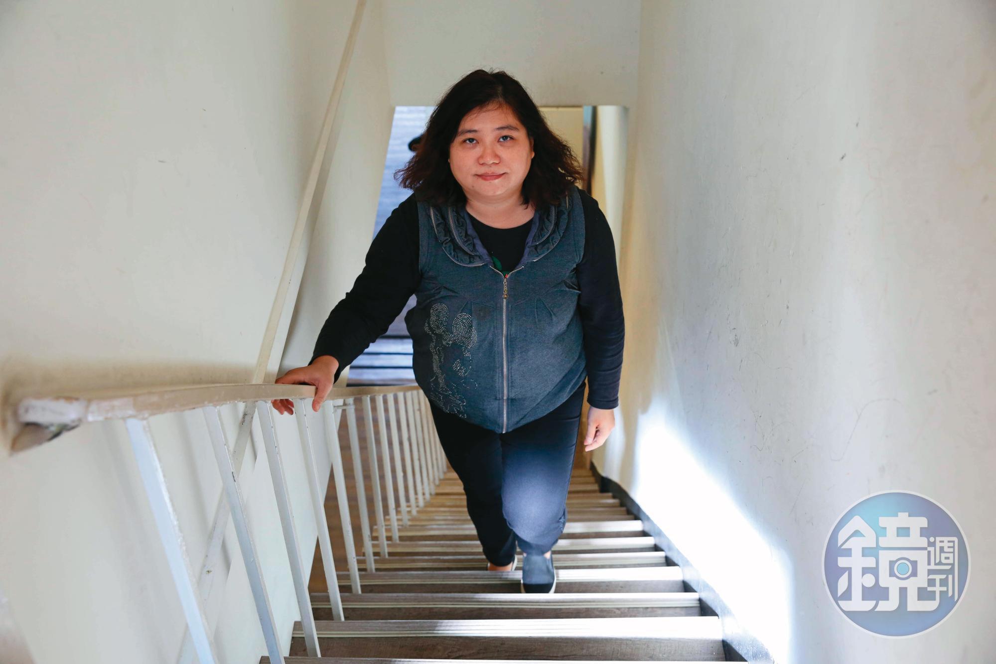 從16歲就開始吸毒的陳鳴敏現已是一位專業社工，用自己的經驗拯救曾與她一樣在毒海浮沉的人。