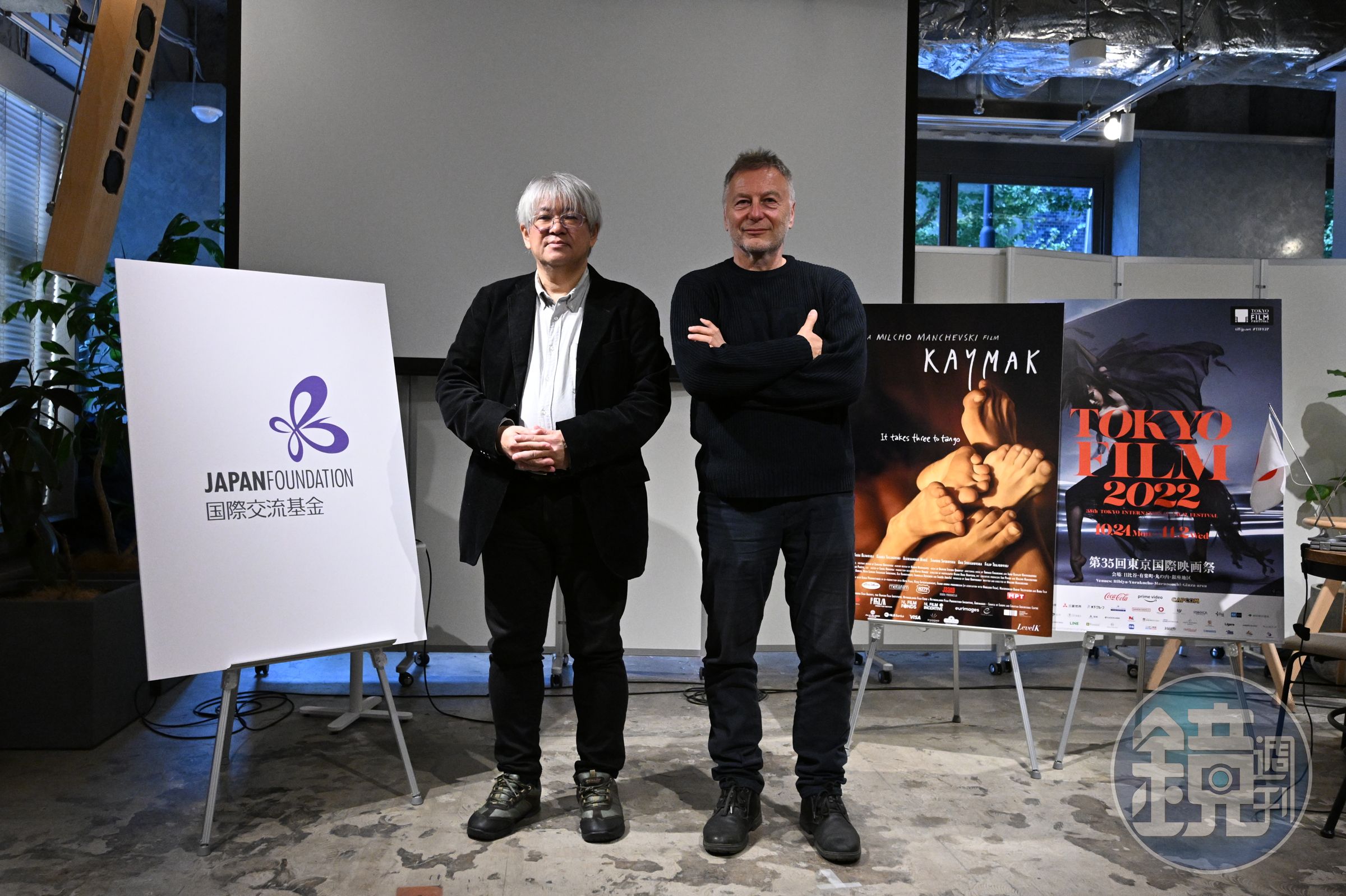 市山尚三（左）去年接任東京國際影展選片總監總監，積極出席影展期間各項活動，右為金獅獎導演米爾科曼徹夫斯基。（東京國際影展提供）