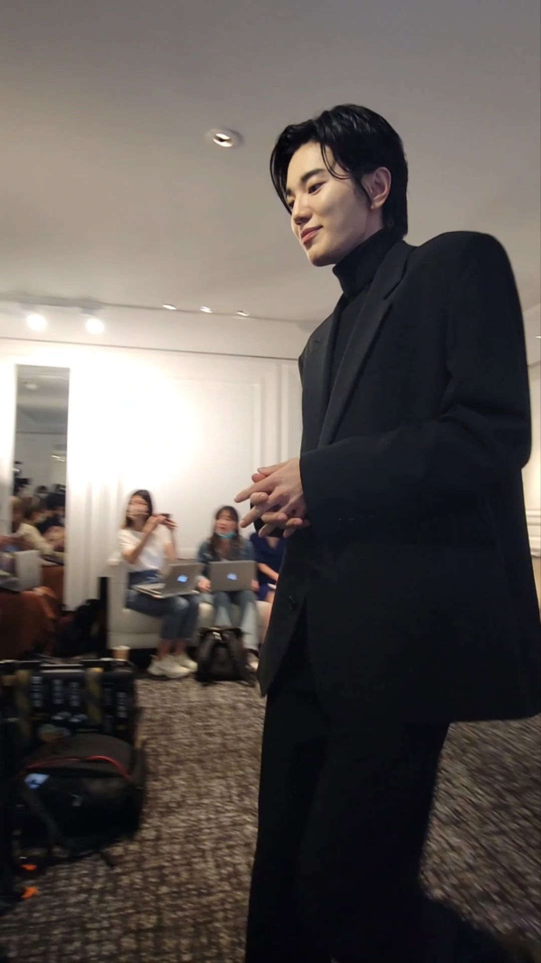 李成種記者會三進三出也算創造韓星記者會紀錄。