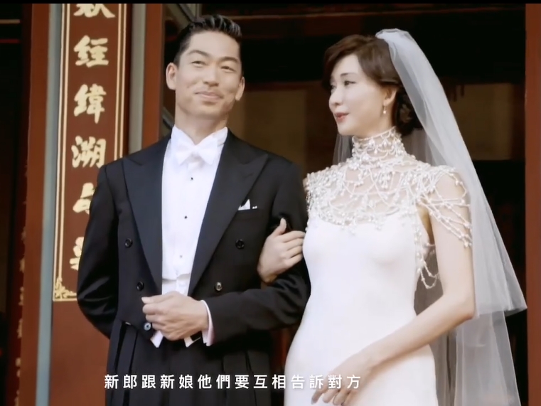 林志玲貼出與AKIRA的結婚3週年紀念影片，並用字幕表達一家三口天倫的現狀。（翻攝林志玲臉書）