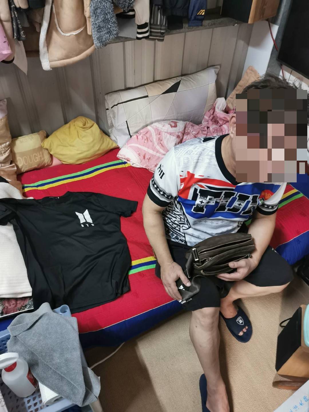 警方逮到小偷。(翻攝劃面)