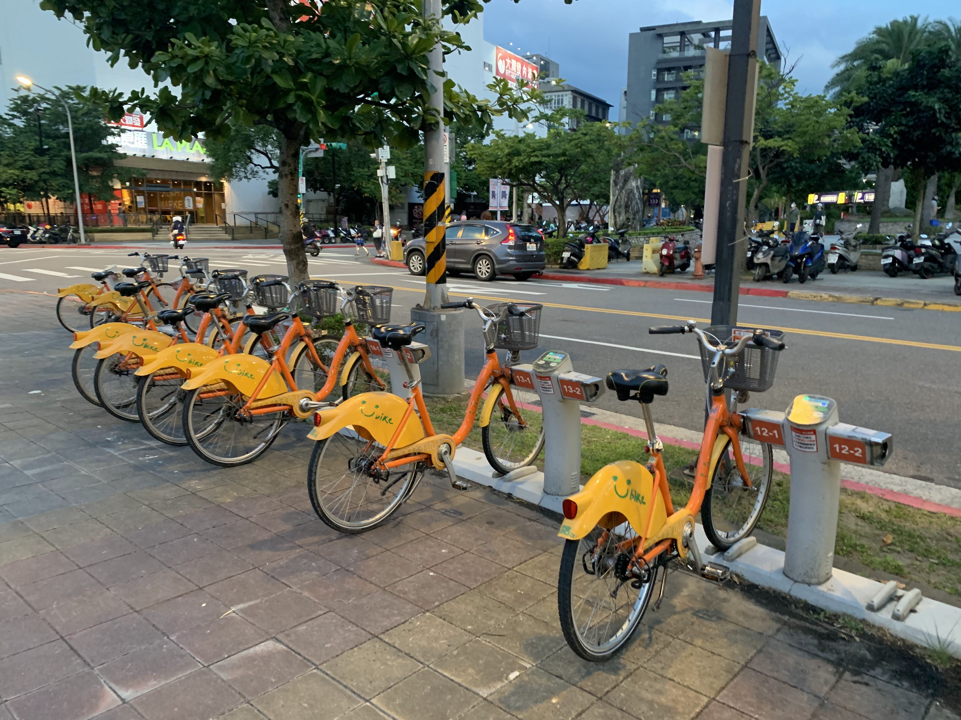台北市政府交通局表示，服務超過13年的YouBike1.0系統將功成身退，將於12月3日（週六）0時起停止營運。
