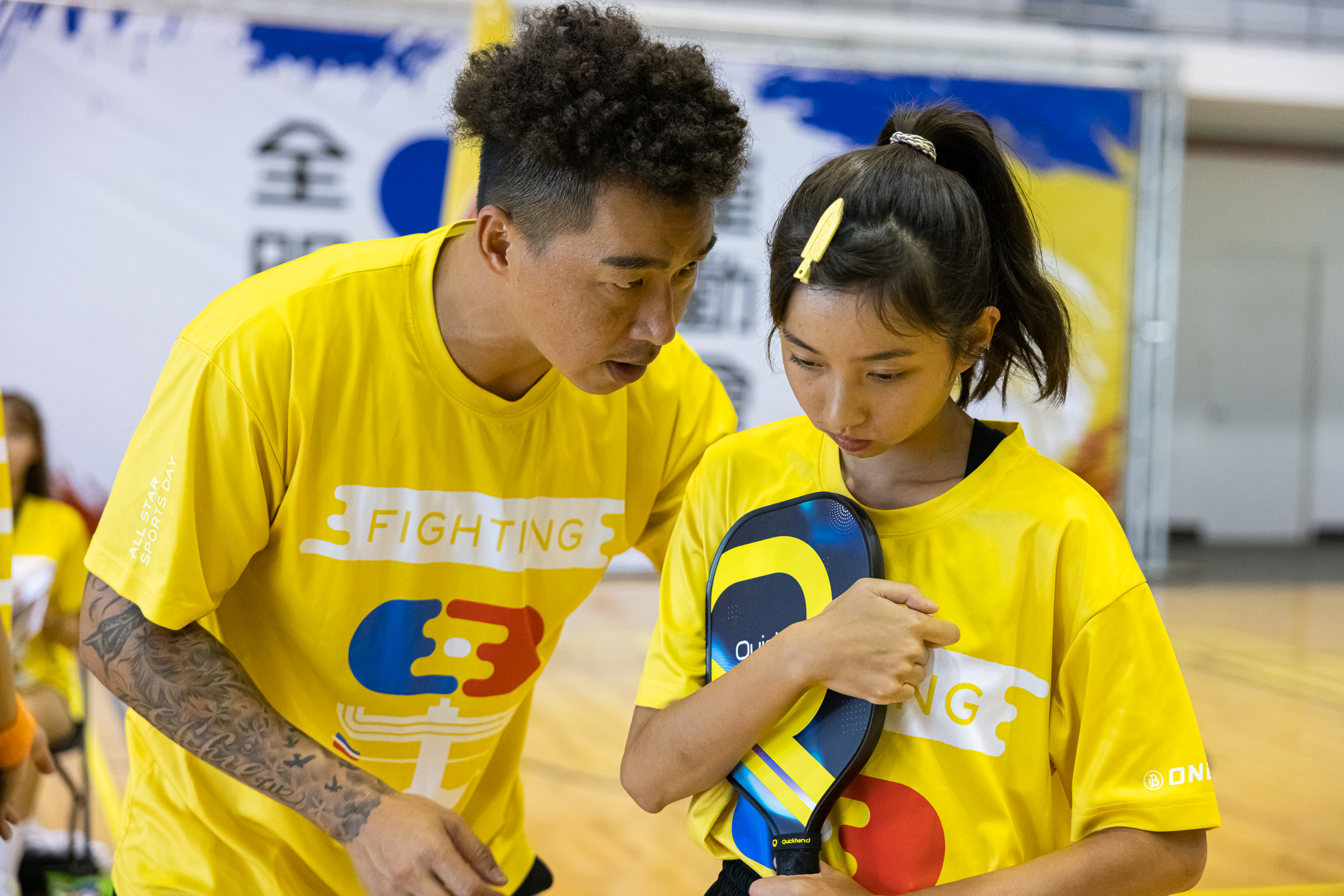 林玉書（右）退賽爆遭排擠，黃隊領隊郭泓志（左）二度發文喊話。（翻攝自全明星運動會臉書）