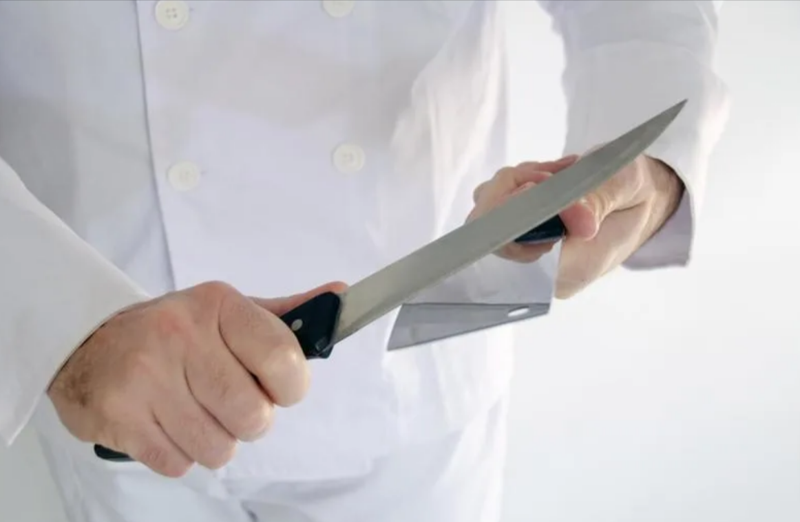 台中一名帥主廚婚後偷吃，還偷拍妻子性愛影片恐嚇，丈母娘不滿留言挨告。（示意圖，PhotoAC）