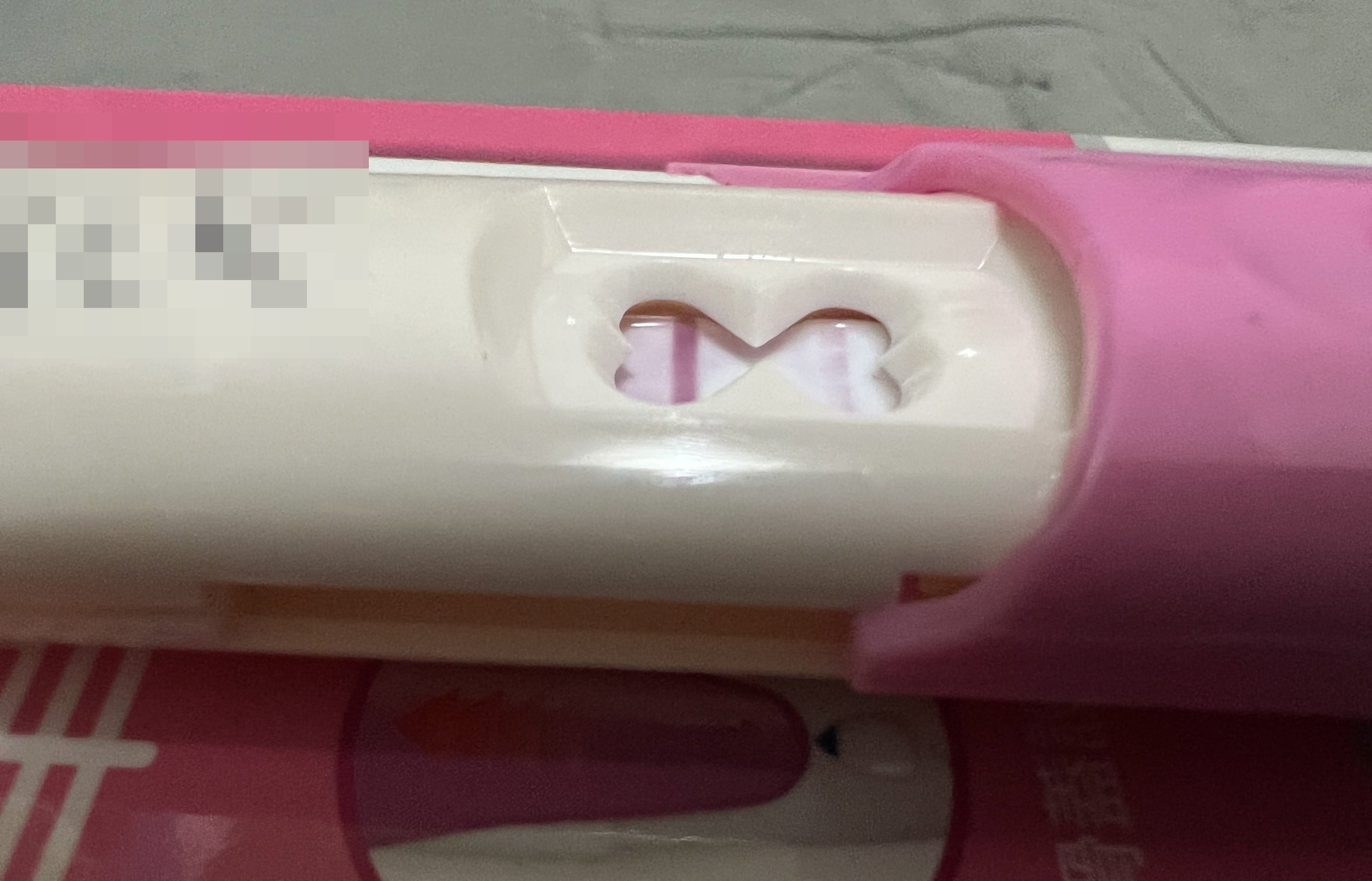 一名男網友好奇使用驗孕棒後，竟驗出淡淡的兩條線，嚇得他趕緊去掛泌尿科。（翻攝自PTT）