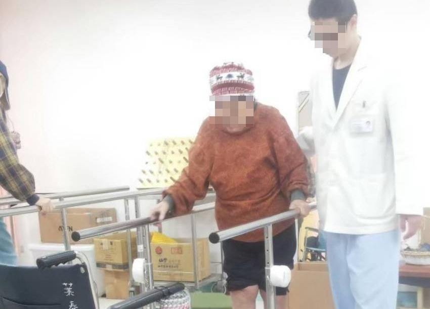 陳女指控，母親尚未車禍時能有行為能力，僅需至醫院復健。（讀者提供）