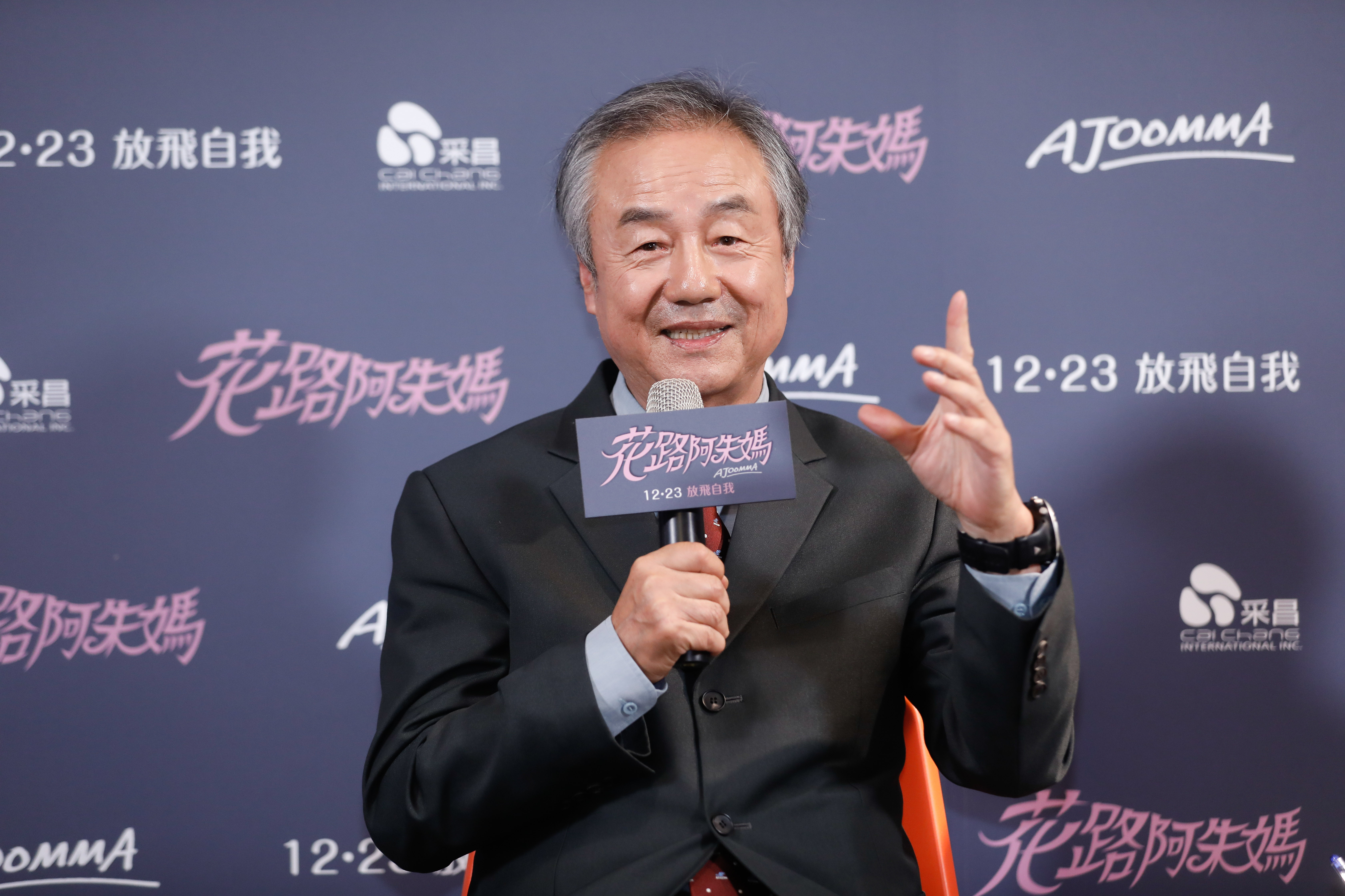 73歲的鄭東煥行程滿滿，但他臉上總是微微帶著笑意。