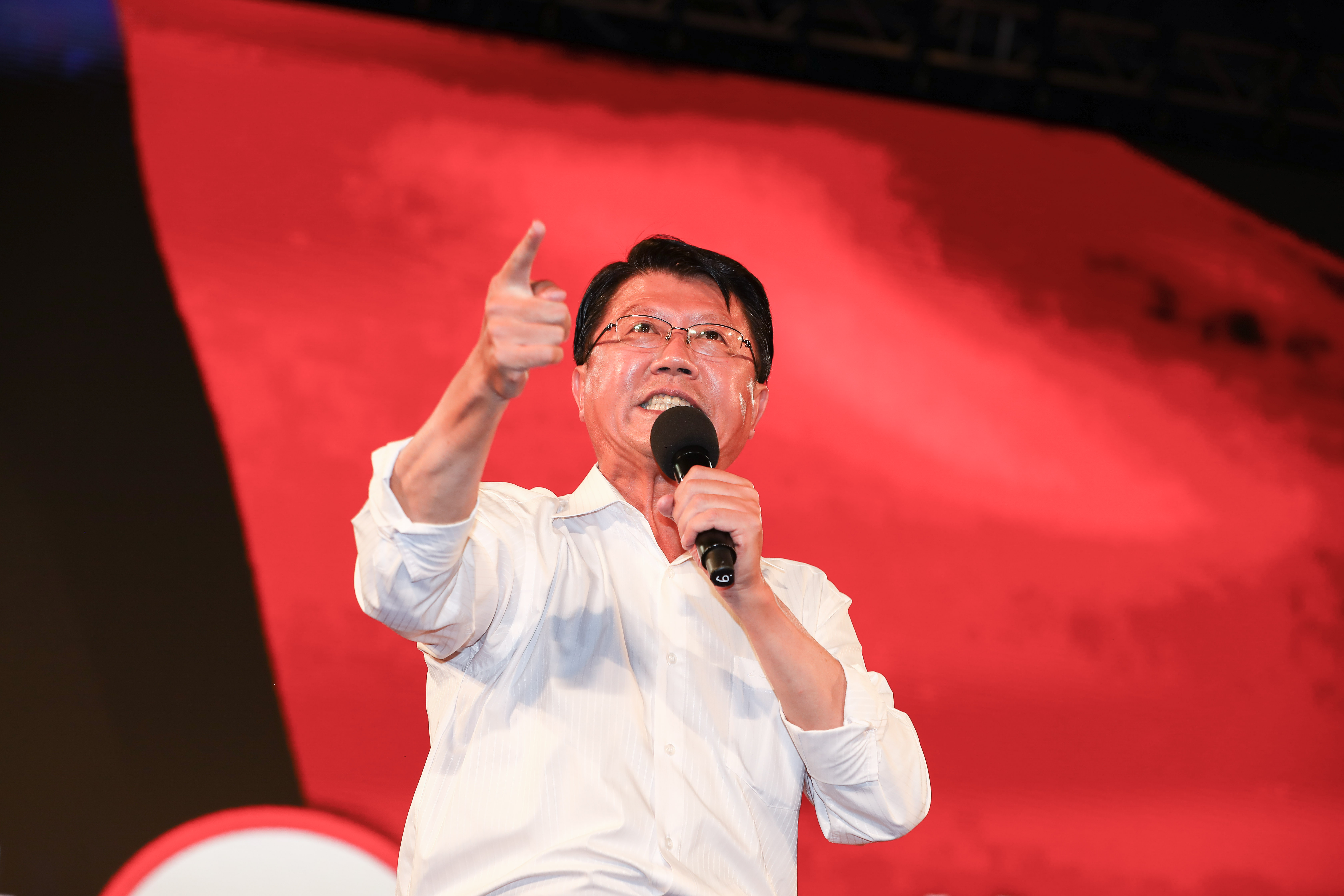 國民黨台南市長候選人謝龍介（圖）妻子李佳芬遭爆承租低價國有地蓋高檔民宿賺取暴利。