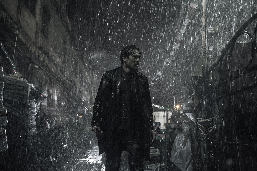 《智齒》大膽的黑白影像風格，爆裂程度更勝以往的港片。（金馬獎執委會提供）