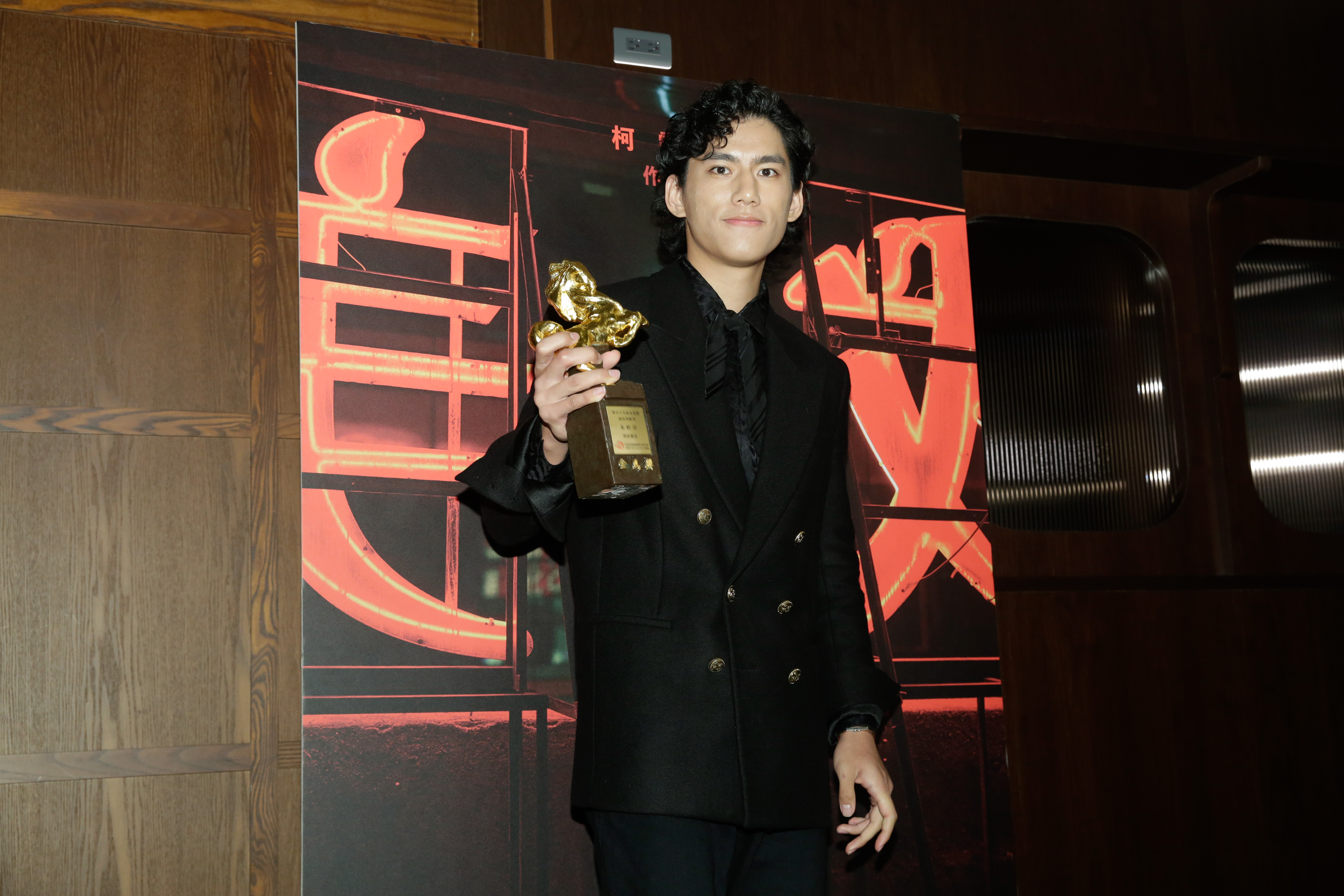 朱軒洋首度入圍金馬獎就以《黑的教育》拿下最佳男配角。