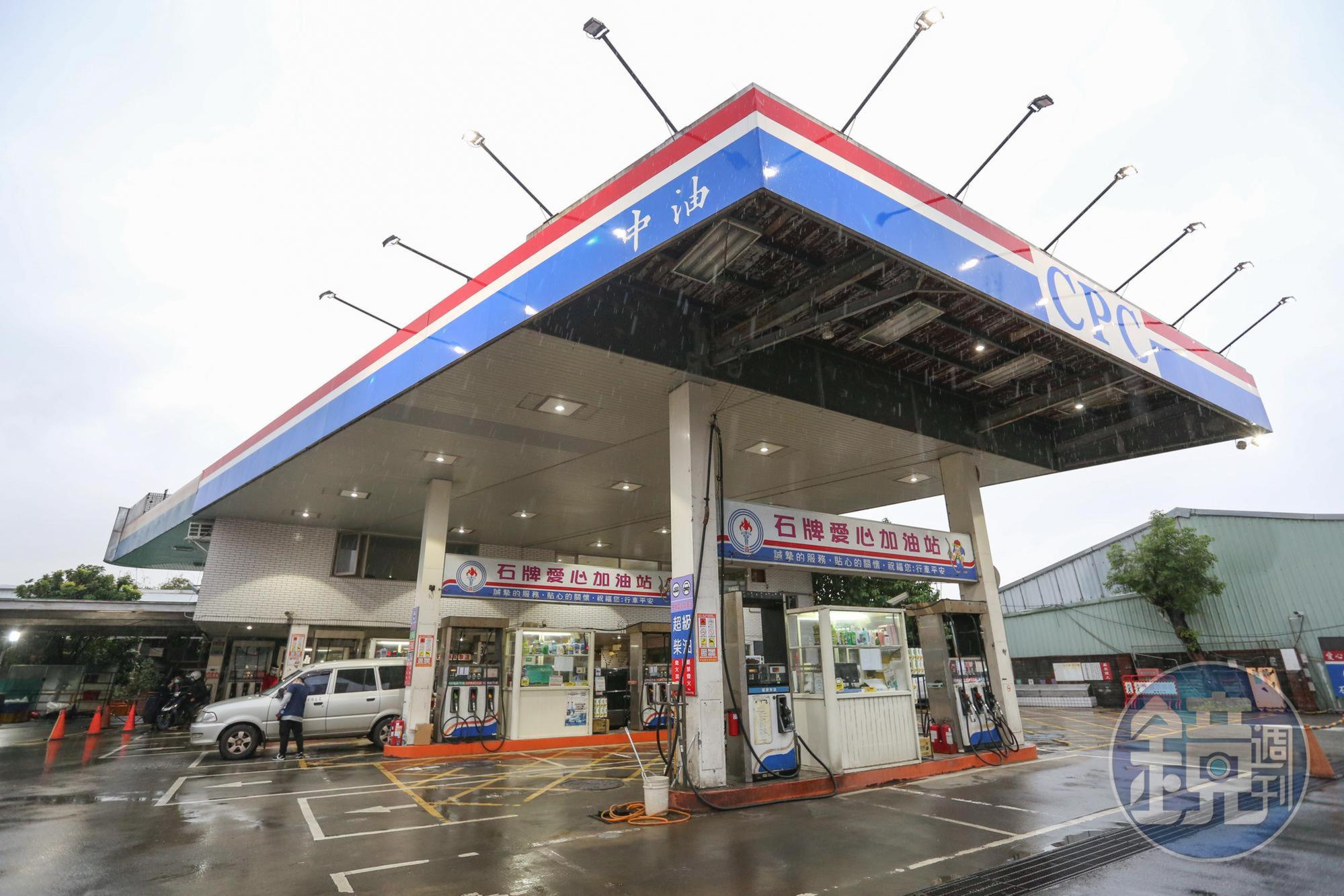 中油宣布,明日起汽、柴油各調漲0.2元。(本刊資料照)
