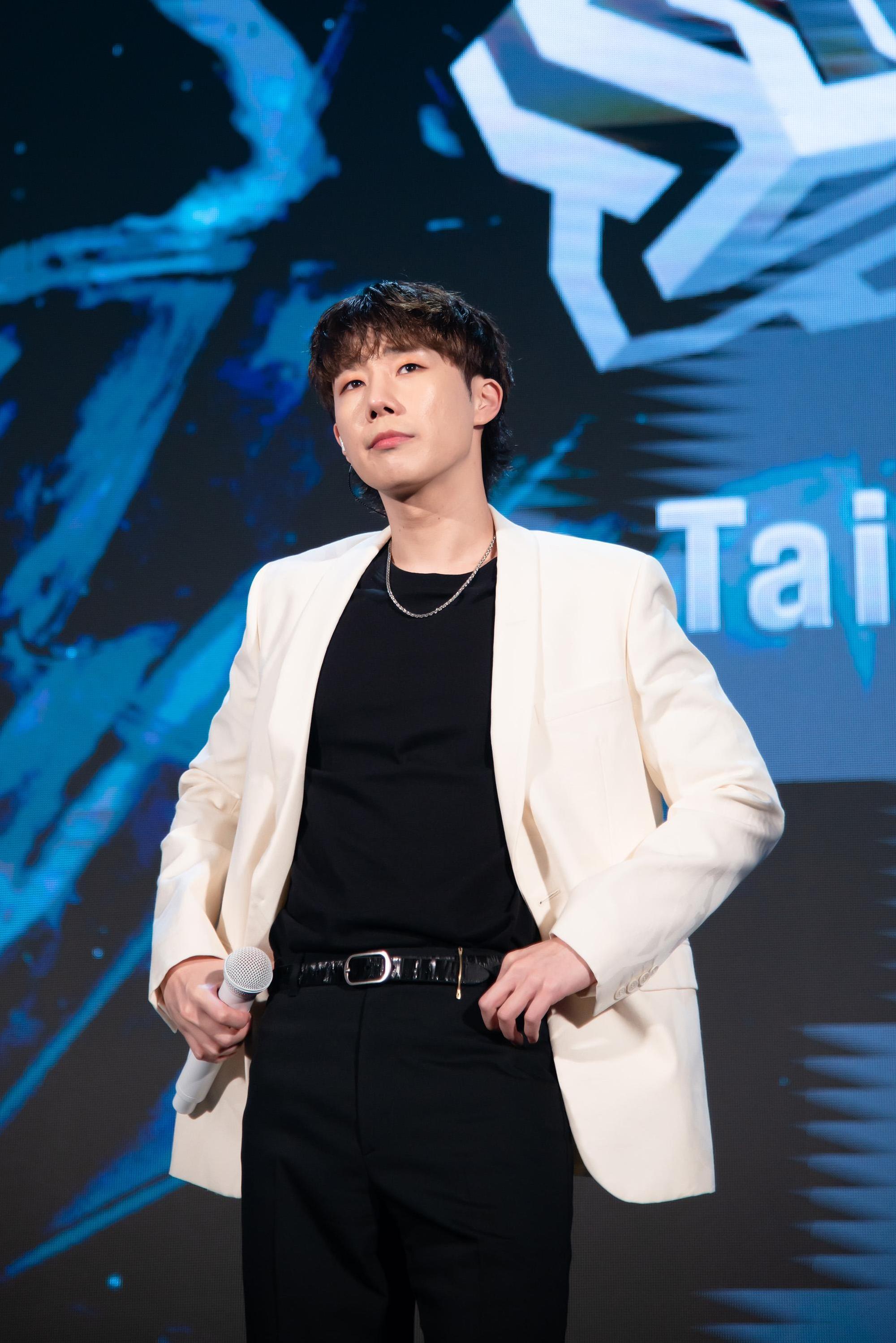 金聖圭自豪身材比例優越,「見過我本人的都會嚇到」。(華藝娛樂提供)