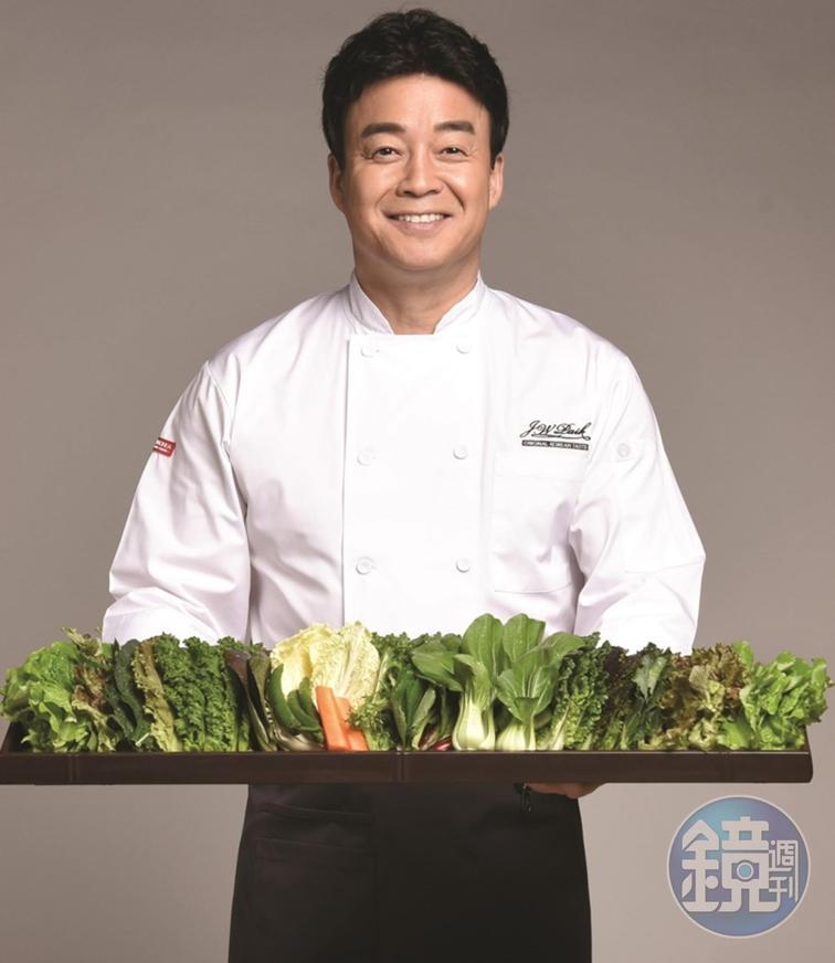 種種經歷成就了白種元在韓國美食界與演藝界的崇高地位，連韓國天團BTS都是他的粉絲。