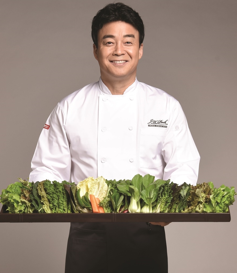 種種經歷成就了白種元在韓國美食界與演藝界的崇高地位，連韓國天團BTS都是他的粉絲。