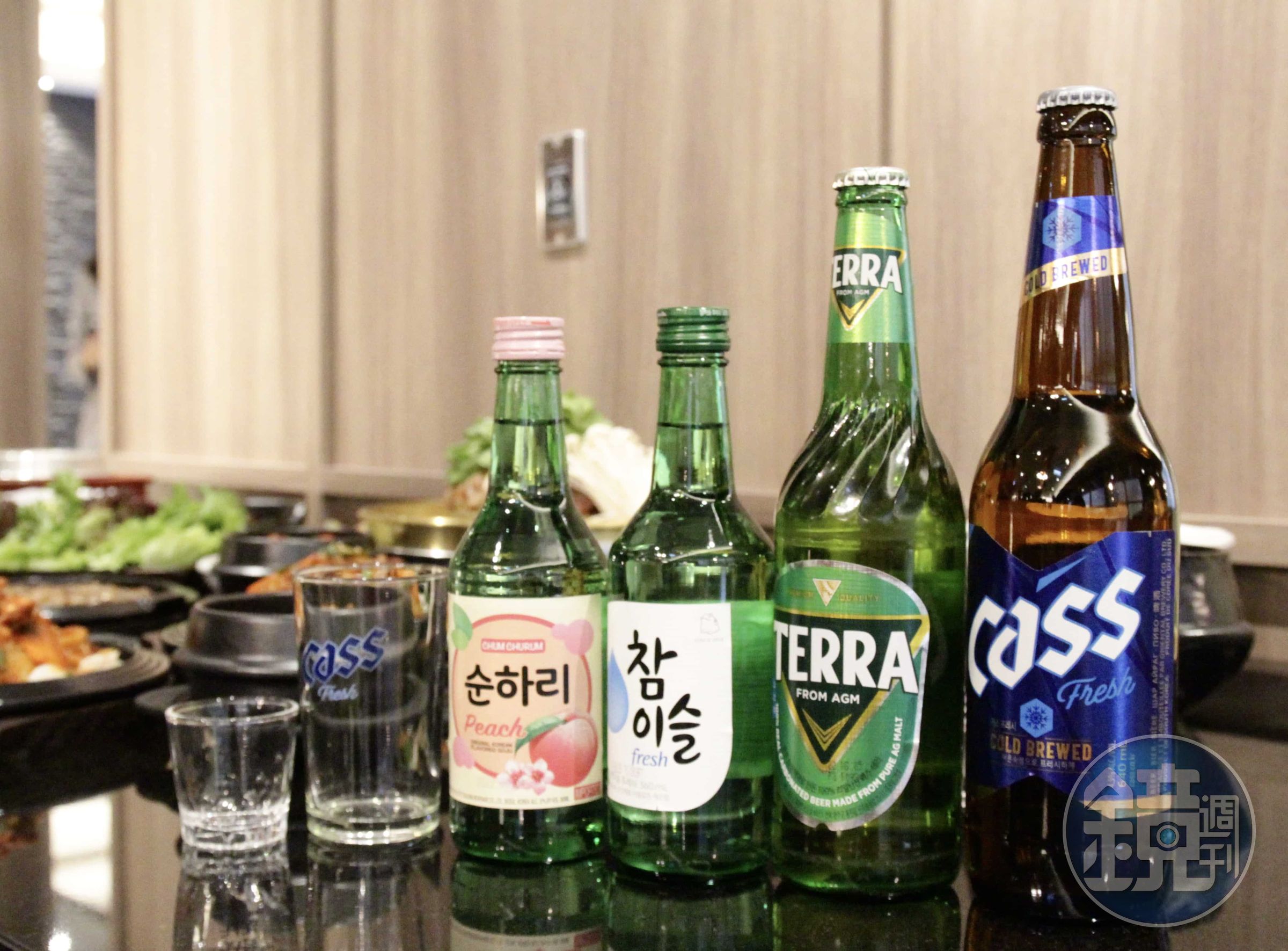 多款知名韓式燒酒、啤酒店內也有販售。