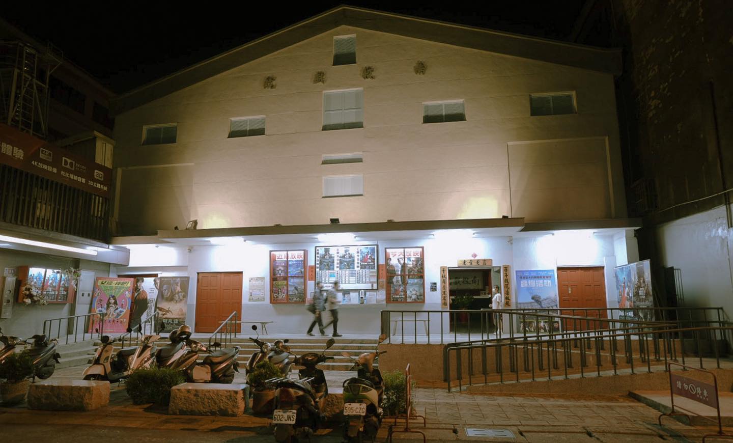 南投戲院因為播映《流麻溝十五號》遭攻擊，日前決定提早下檔。（翻攝自南投戲院臉書）