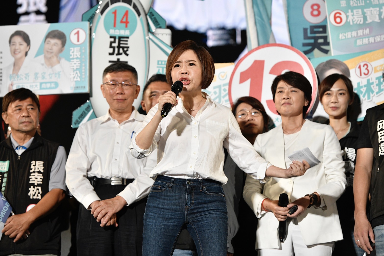 于美人在黃珊珊的造勢晚會上擔任神祕嘉賓,一席演說帶動全場情緒沸騰。