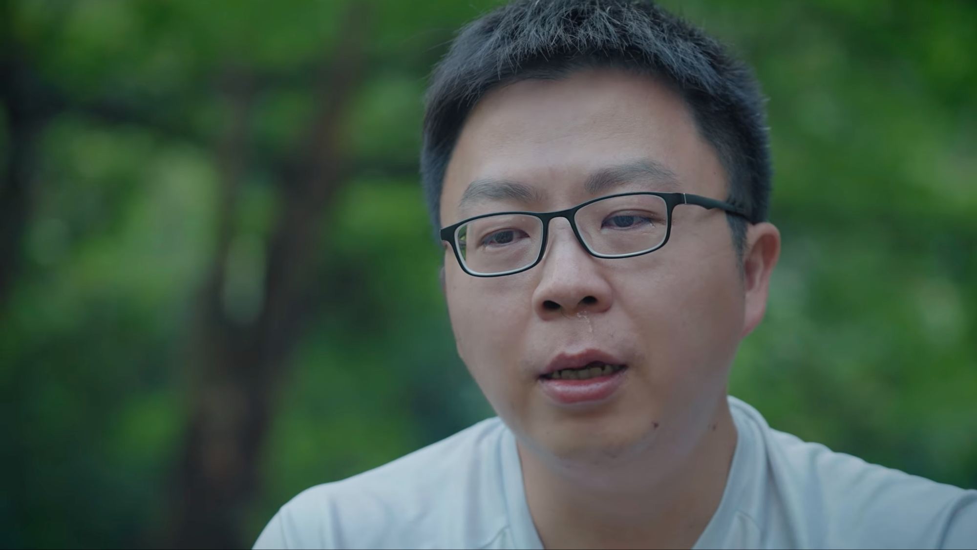 恩恩爸日前在回憶恩恩的影片中,想起寶貝孩子忍不住落淚。(翻攝自恩恩爸臉書)