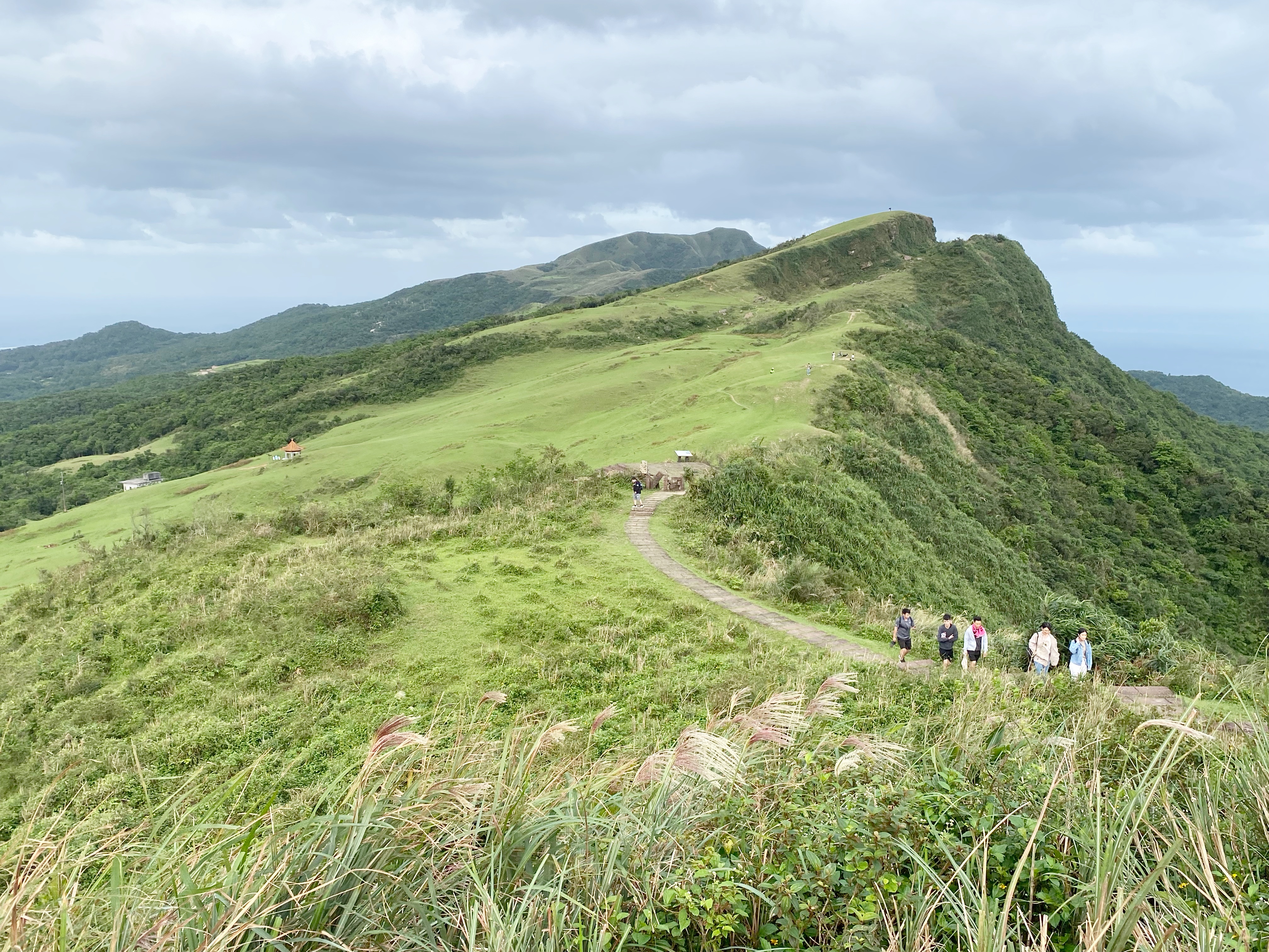 桃源谷舊稱為「大牛埔」或「綑牛仔山」，能眺望山海交會之美景。
