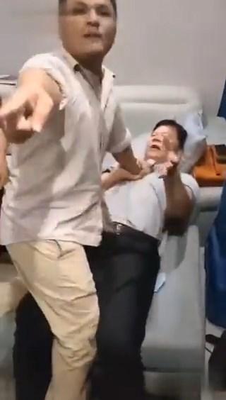 吳丹老公捉姦。（翻自推特）