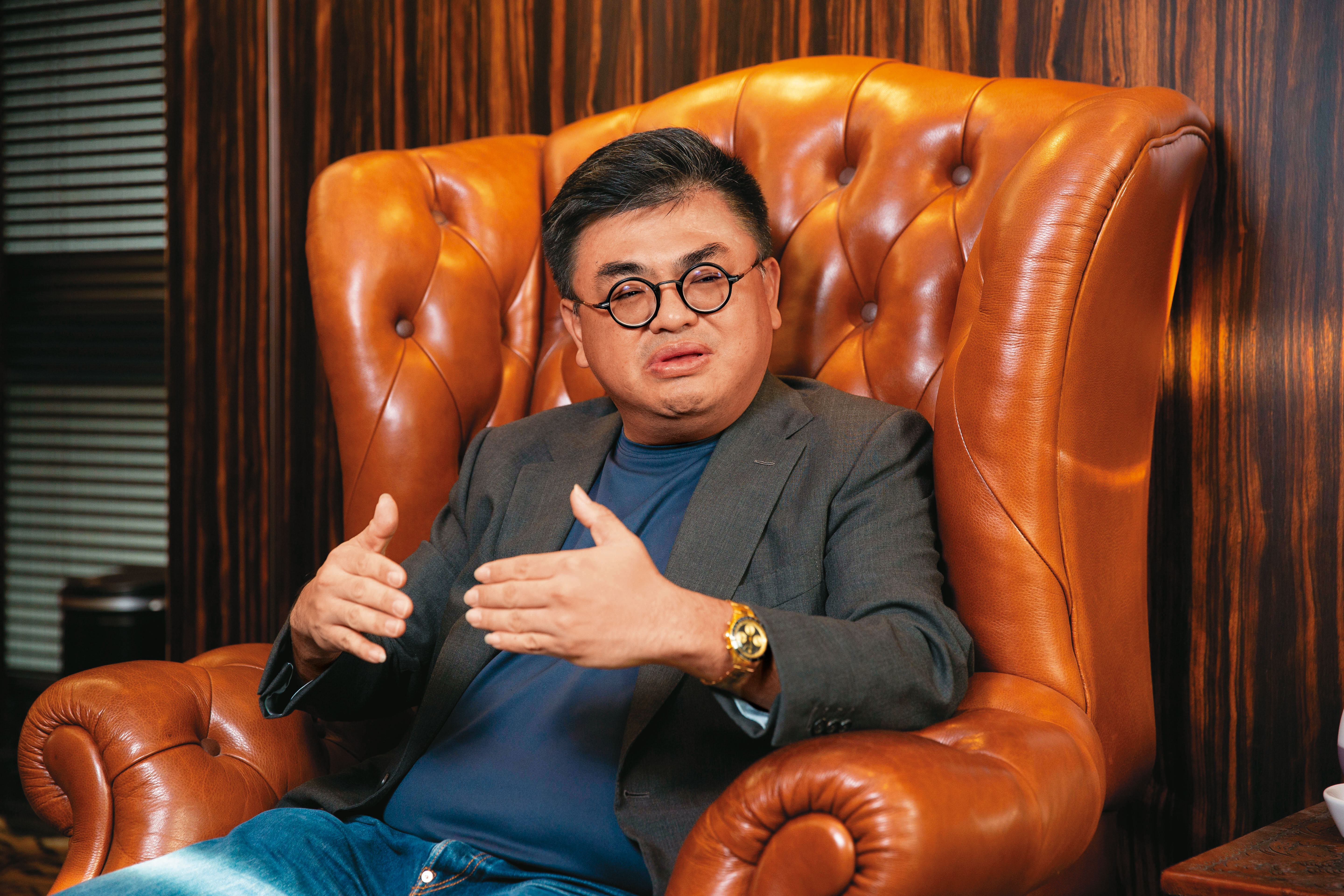 自述目前只花1成心力在建築事業,張鈞豪感嘆建築業難有成就感。