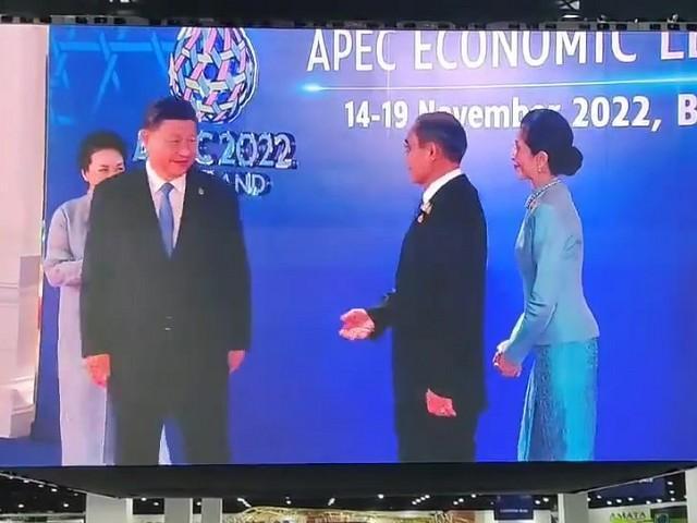 前幾天才發生巴育被習近平拒絕握手的外交插曲。(翻自推特)