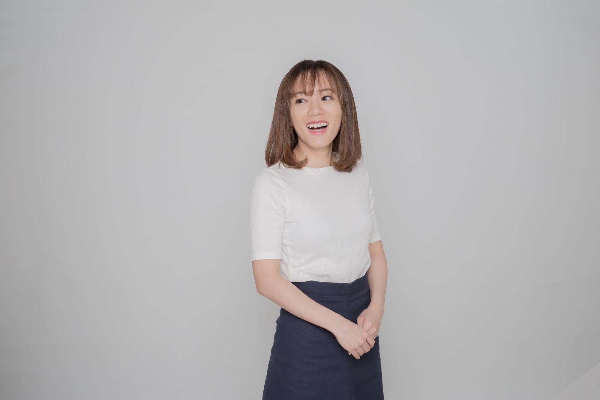 彰化縣鹿港鎮的美女民代候選人張愉婕(右)留言回覆網友,自認顏值比不過陳紫渝。(翻攝自張愉婕臉書)