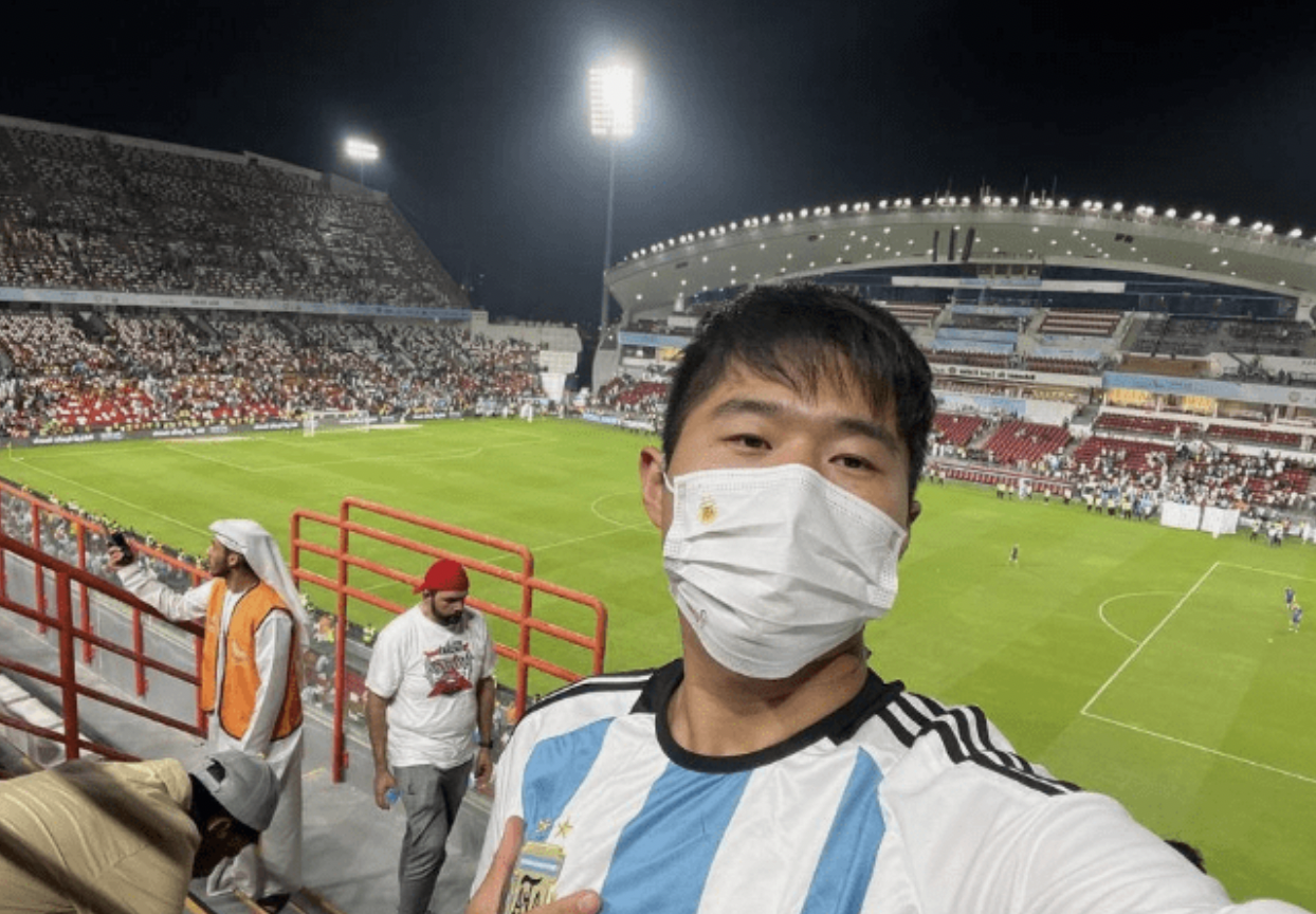 24歲的Sherk穿越了2000公里，這趟「朝聖」之旅雖花光積蓄，但他仍不後悔。（翻攝自搜狐新聞）