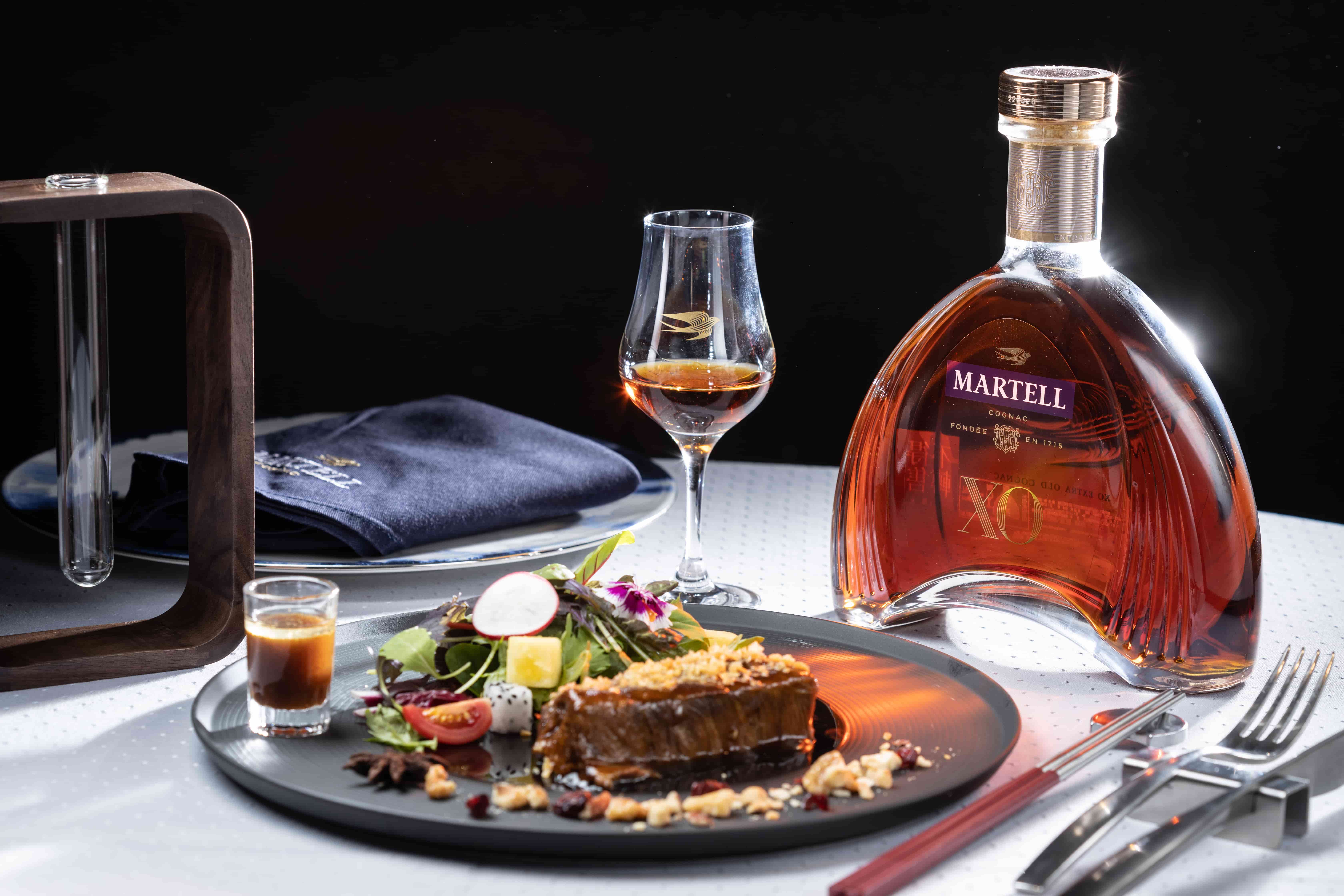 「馬爹利」（MARTELL）聯手「凱華樓」，以《饗飛 探索干邑層浸式品酩會》為與會者帶來極致的感官體驗。  