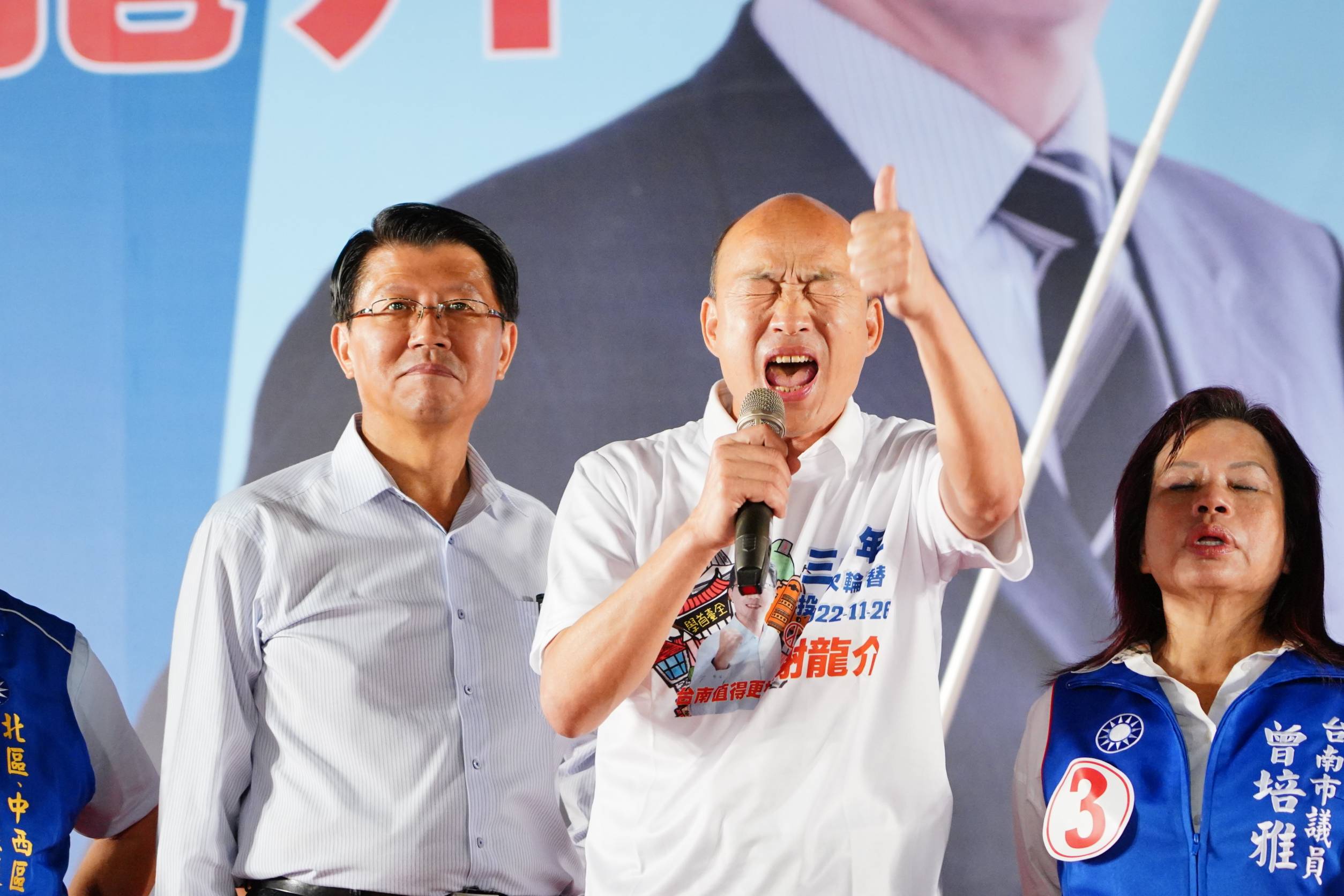 韓國瑜也來到餐會現場為謝龍介站台。