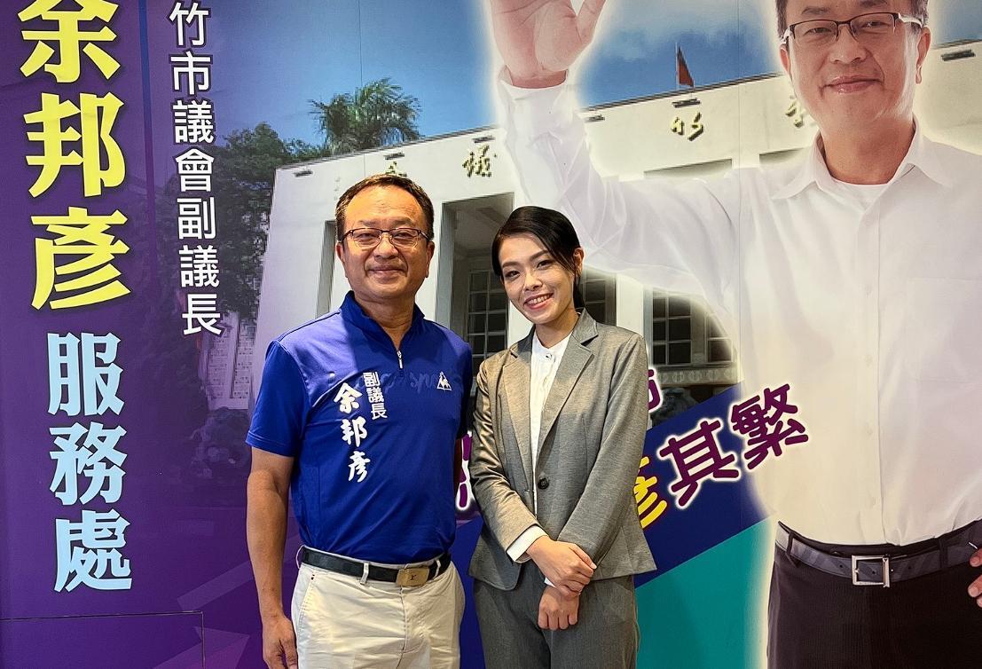 有國民黨籍的余邦彥(左)倒戈支持民眾黨的高虹安(右)。(翻攝自余邦彥臉書)