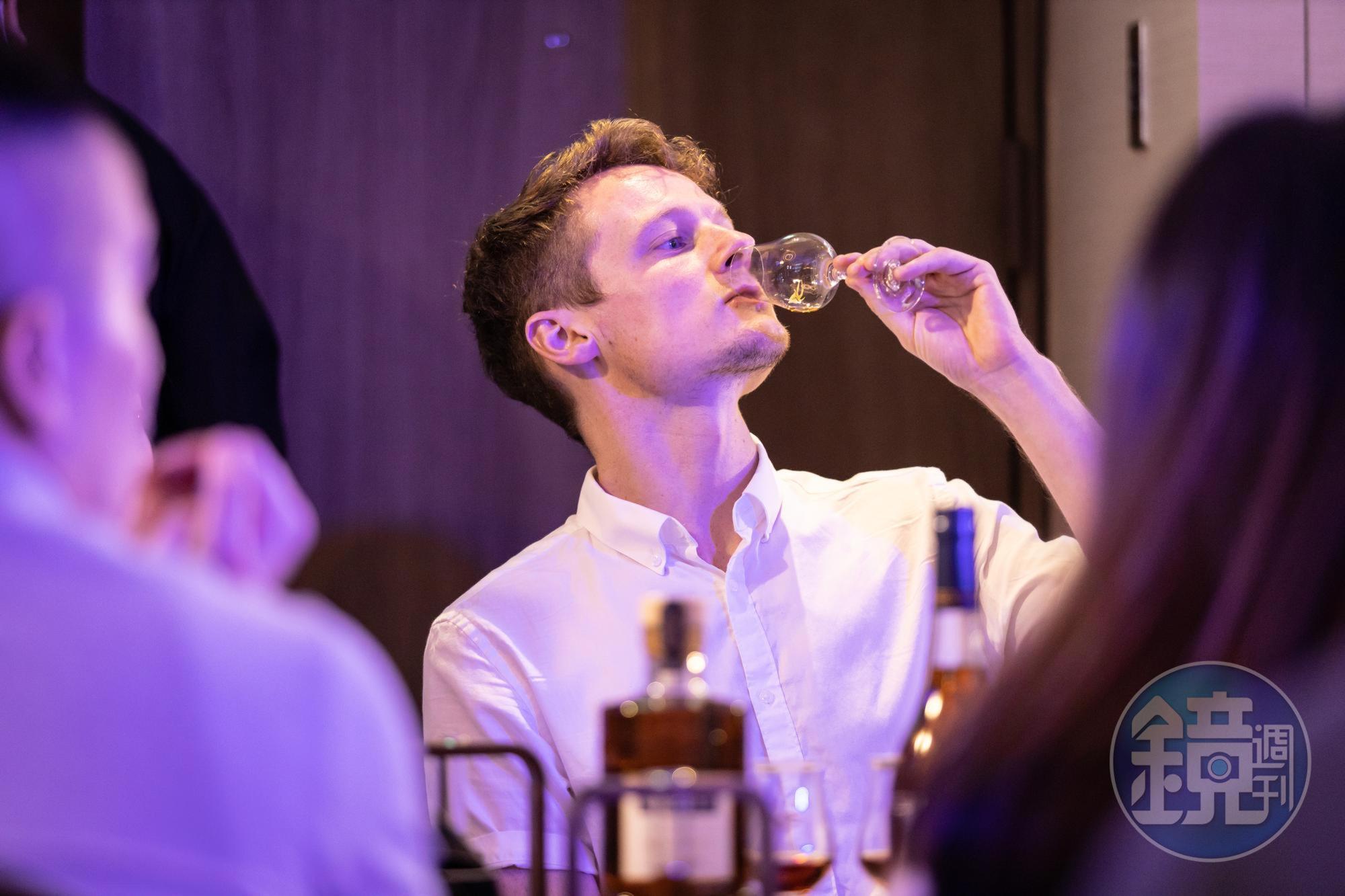 現場熱烈的氣氛，很容易讓人一杯接一杯。