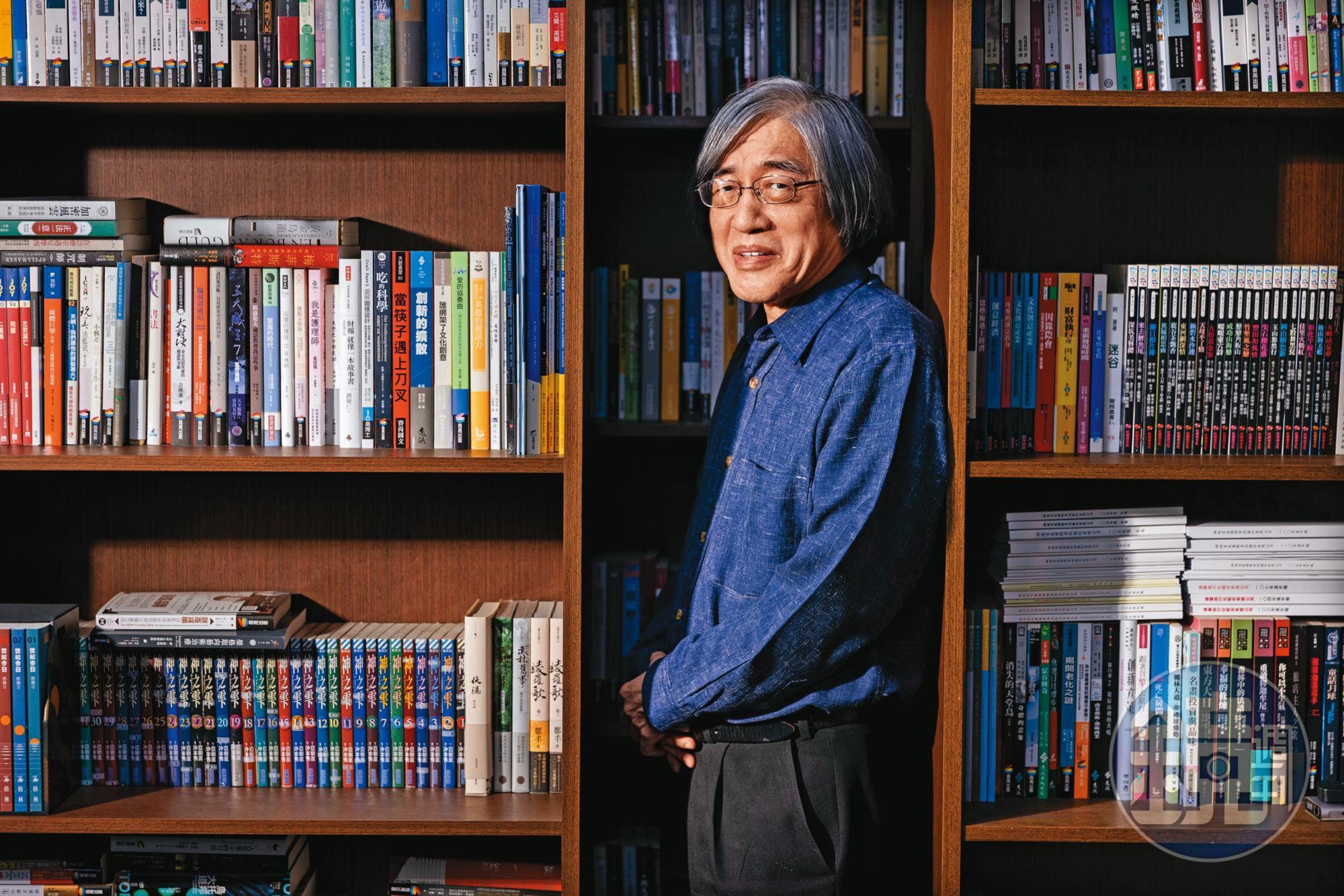 詹宏志的辦公室除了書還是書,與其說是大公司董事長辦公室,不如說是某大學教授研究室更為適切。