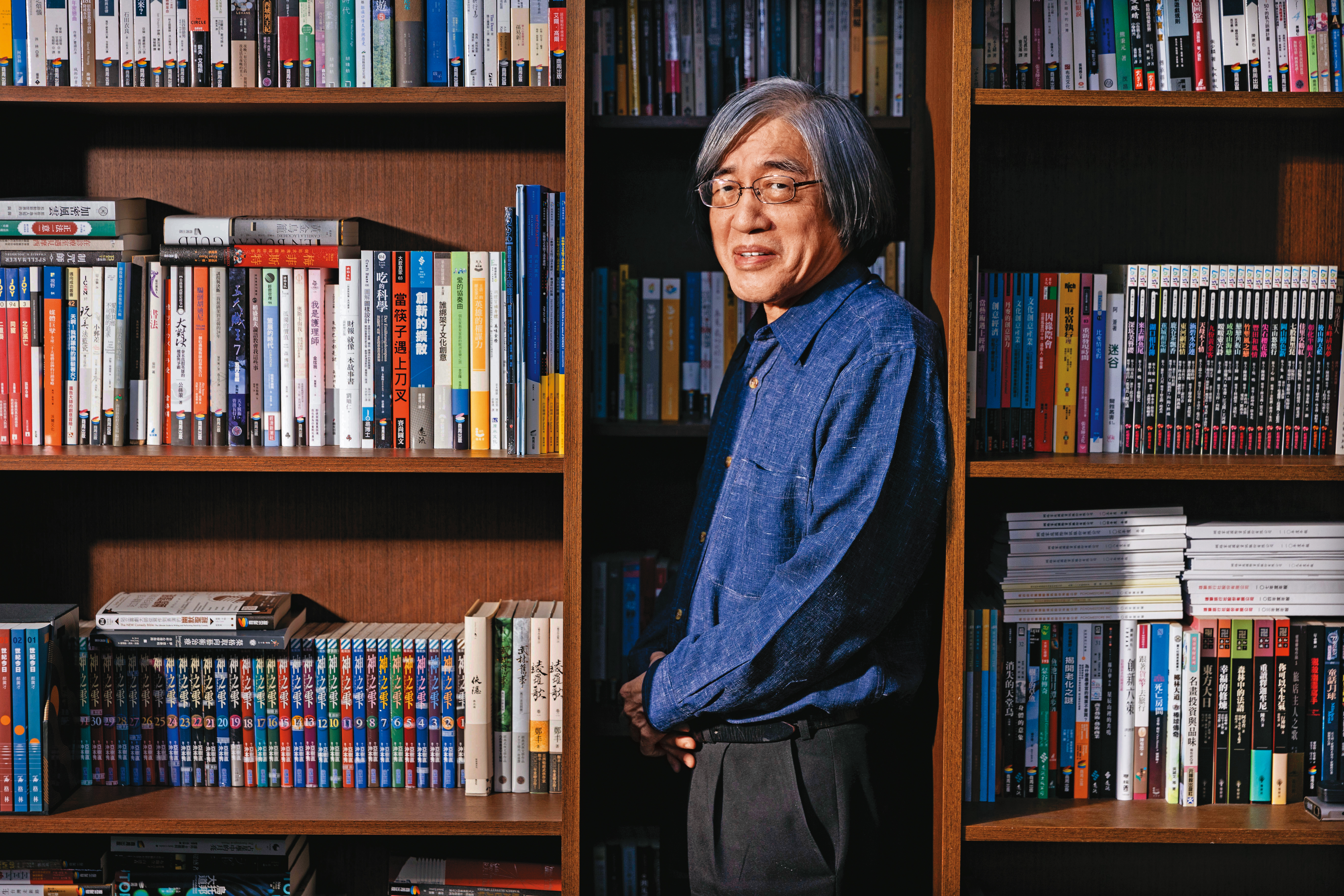 詹宏志的辦公室除了書還是書，與其說是大公司董事長辦公室，不如說是某大學教授研究室更為適切。