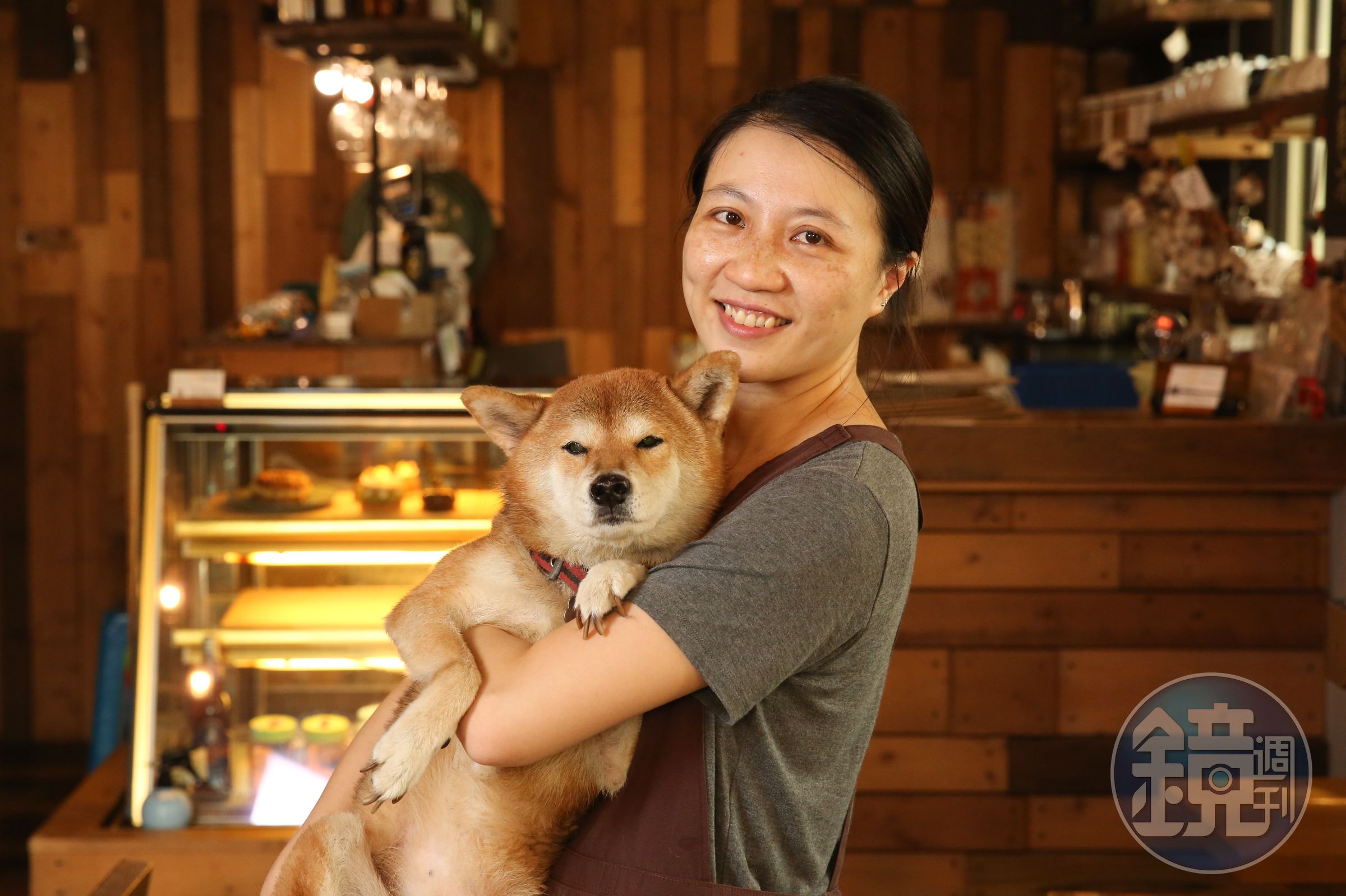 店長Kelsey是位非常有愛心的愛狗人，也擔任中途犬送養志工，幫浪浪找到歸宿。