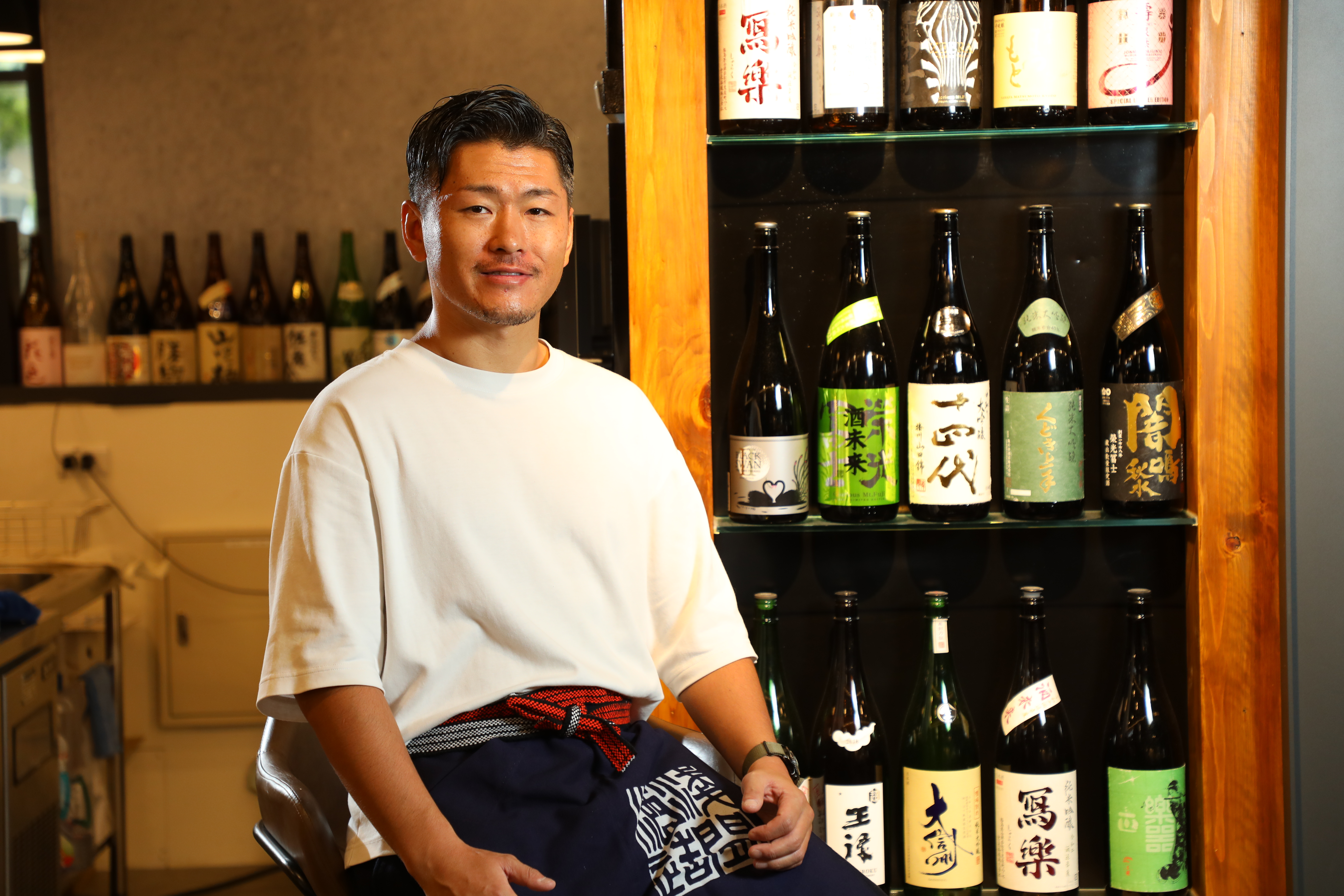 店主阿部太一出身酒鄉新潟卻不偏心故鄉，將日本各地好酒引進台灣。