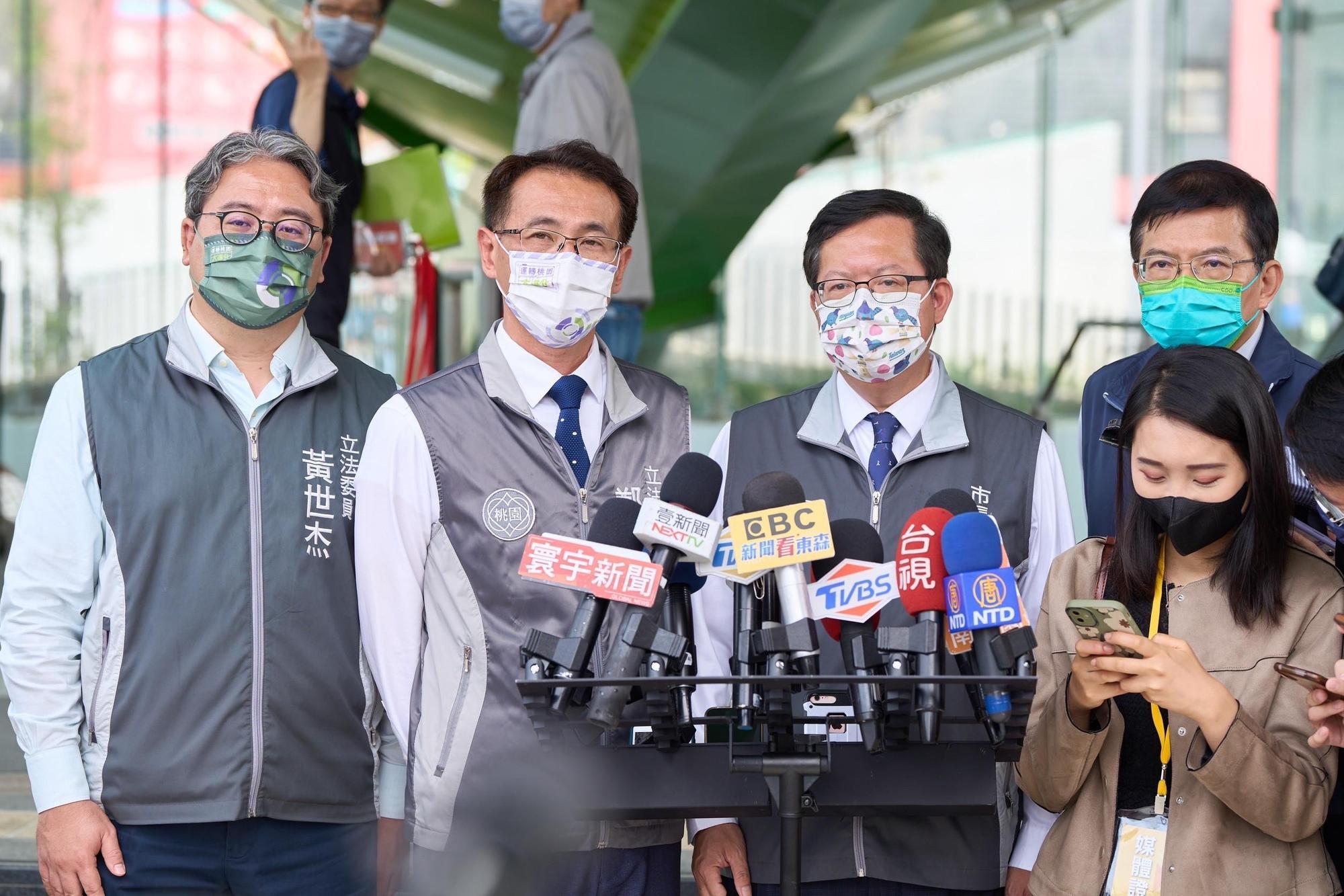 遭國民黨近日接連爆料涉嫌護航炒地皮，桃園市長鄭文燦無奈表示，選舉選到這麼Low是非常惡意的，以這種造謠方式來選舉，講一次就會告一次。（鄭運鵬團隊提供）