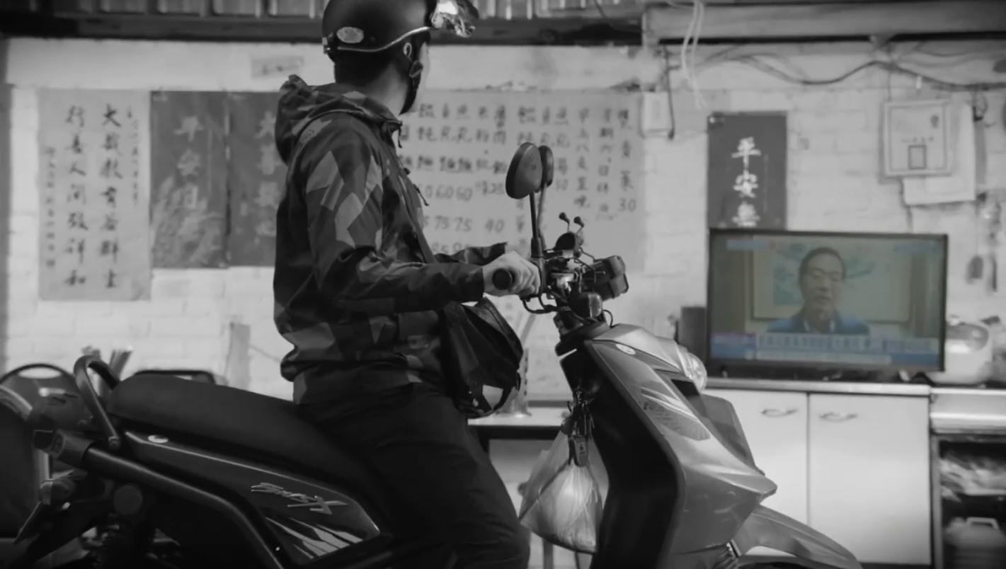徐定禎、蔡培慧及江聰淵等人,近日共同釋出一部「終結黑金」的競選廣告影片,讓不少人都聯想到電影《大佛普拉斯》。(翻攝自徐定禎臉書)