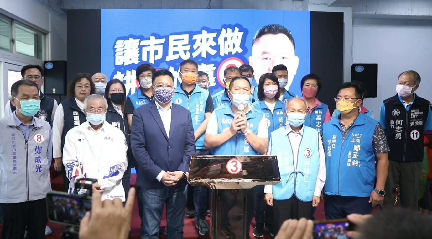 國民黨新竹市議會黨團今(22日)開記者會強調唯一支持林耕仁,痛批余邦彥挺高虹安是嚴重誤判的個人行為。(翻攝自林耕仁臉書直播)