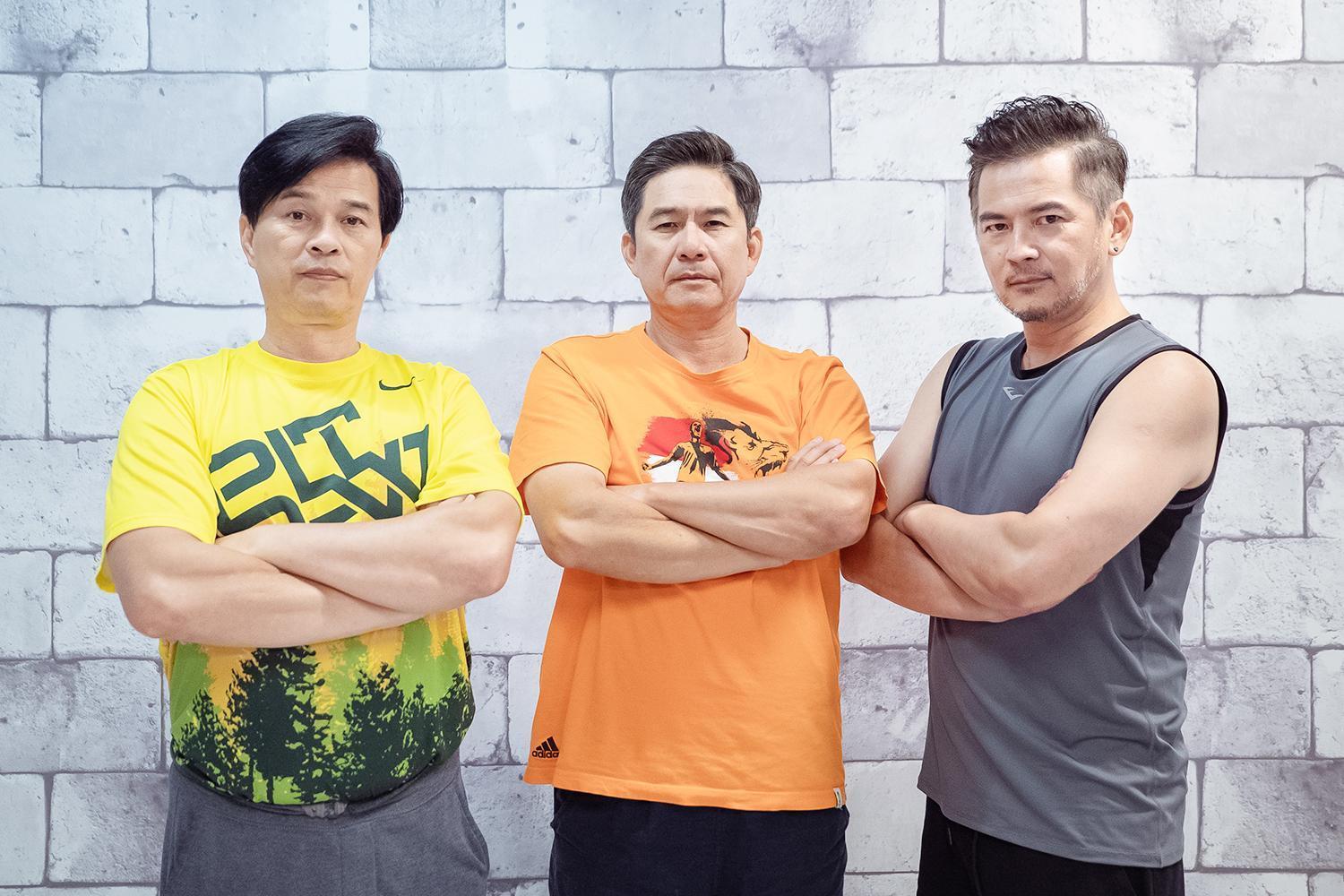 李興文(左)、洪都拉斯、馬國賢(右)三位中年男子戲裡有許多有趣互動。(TVBS提供)