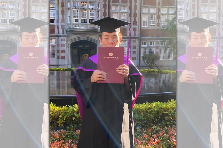 趙傳攻讀碩士班苦讀三年，終於順利從台灣師範大學流行音樂產學應用碩士在職專班畢業。