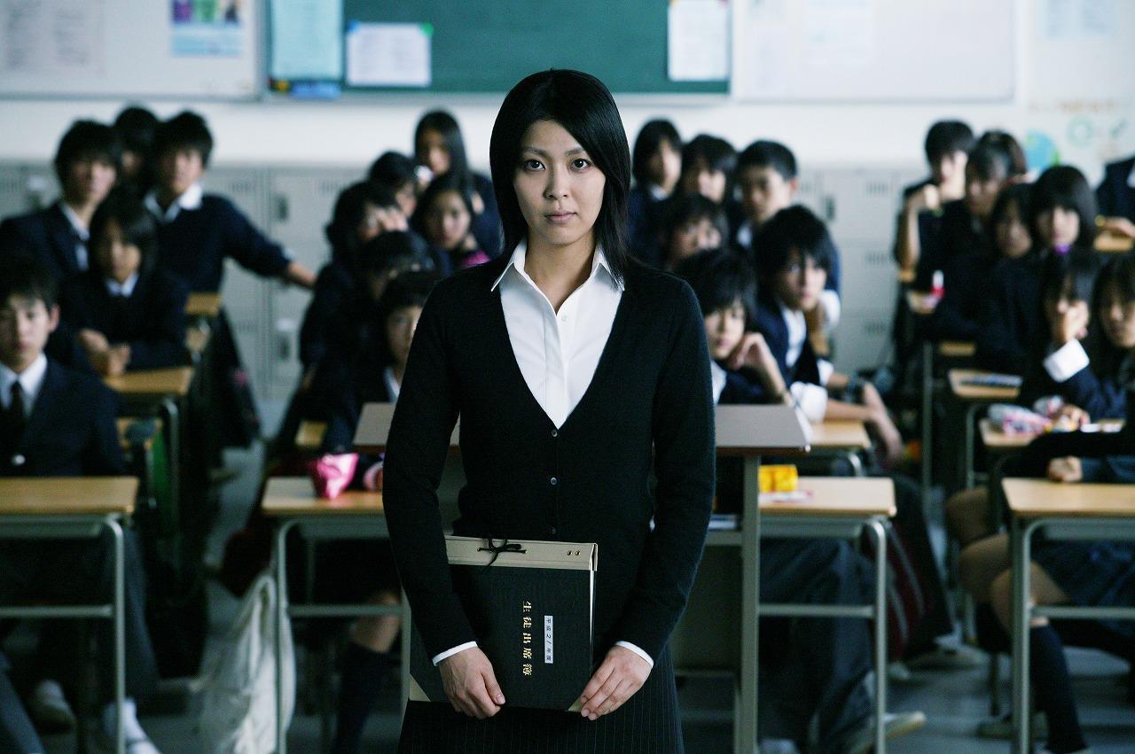 松隆子主演的《告白》當年上映後在全球引發熱烈討論,今年甚至在台重映。(車庫娛樂提供)